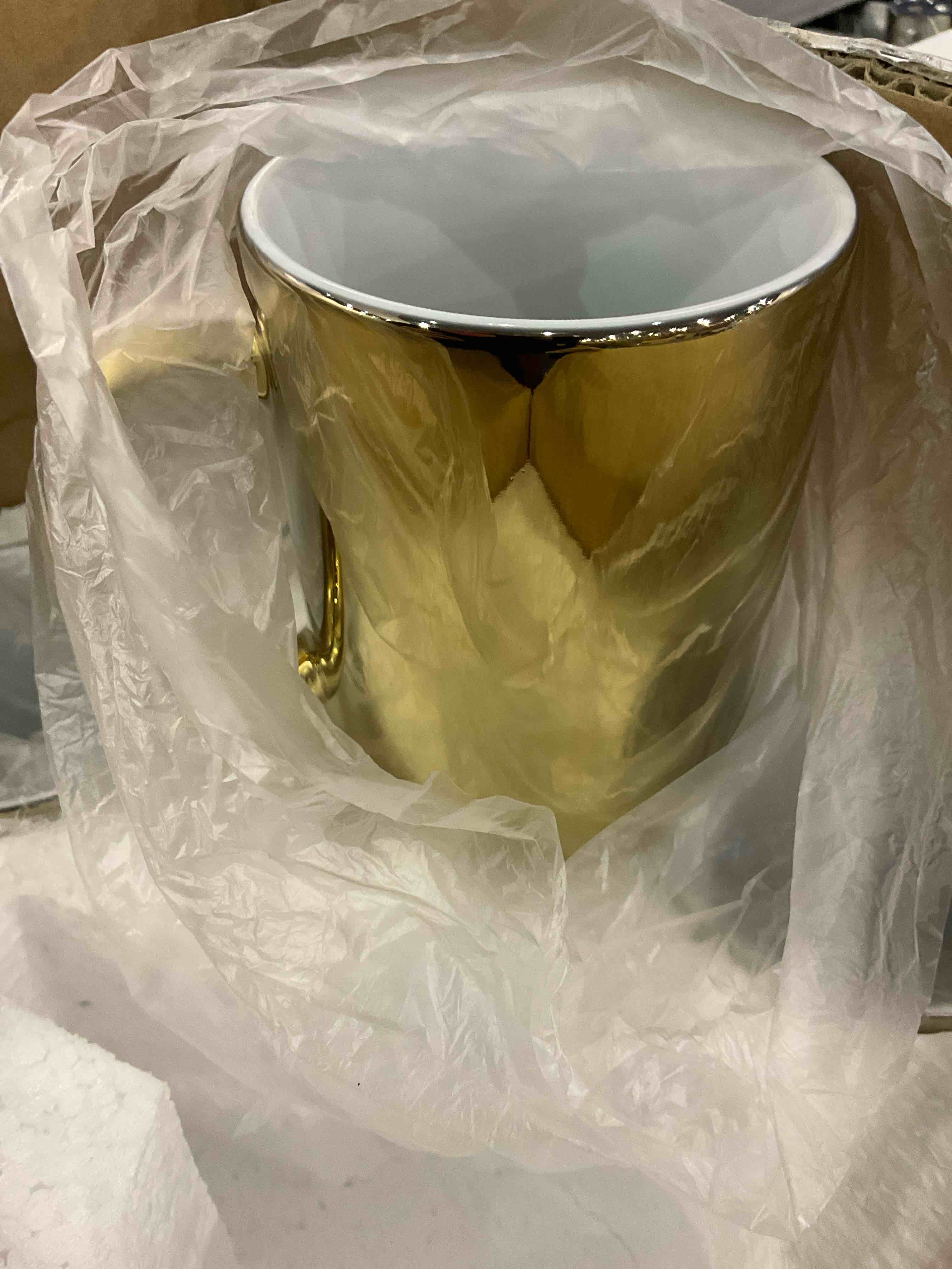 https://s3.amazonaws.com/lotting-images-prod/BargainHunt/EXS01211400_1710934012476.jpeg