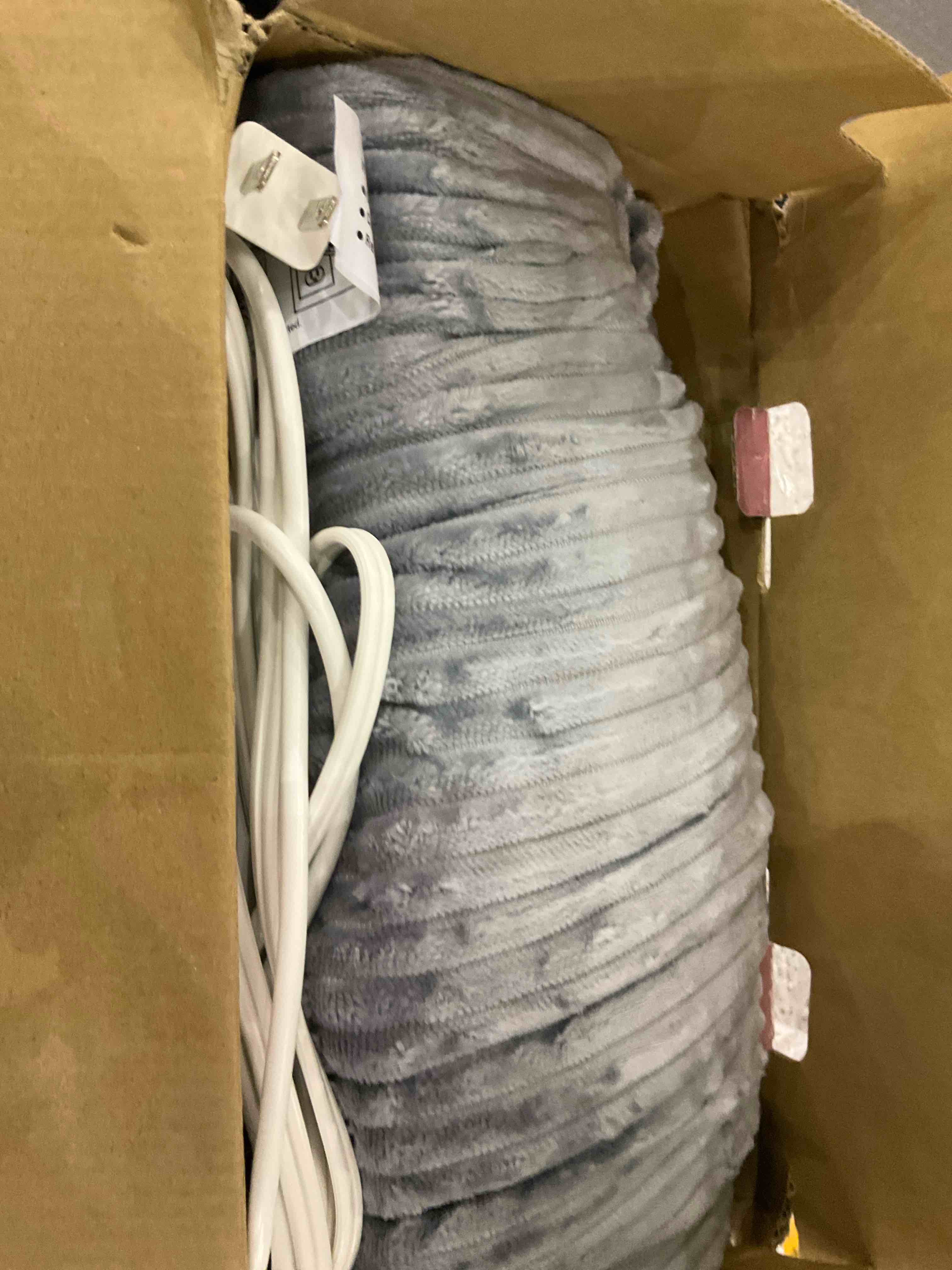 https://s3.amazonaws.com/lotting-images-prod/BargainHunt/EXS01211402_1710934248267.jpeg