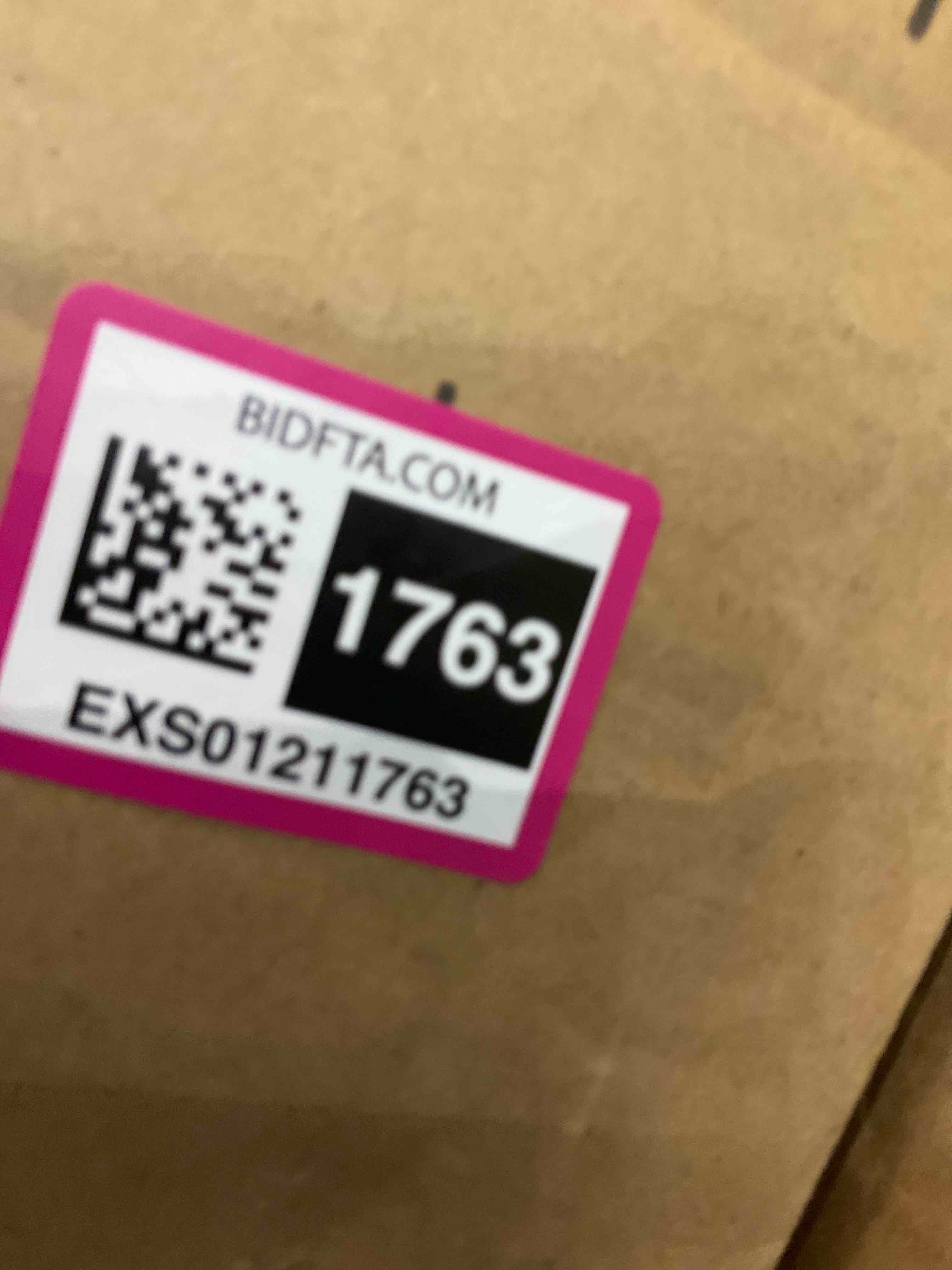 https://s3.amazonaws.com/lotting-images-prod/BargainHunt/EXS01211763_1710850087707.jpeg