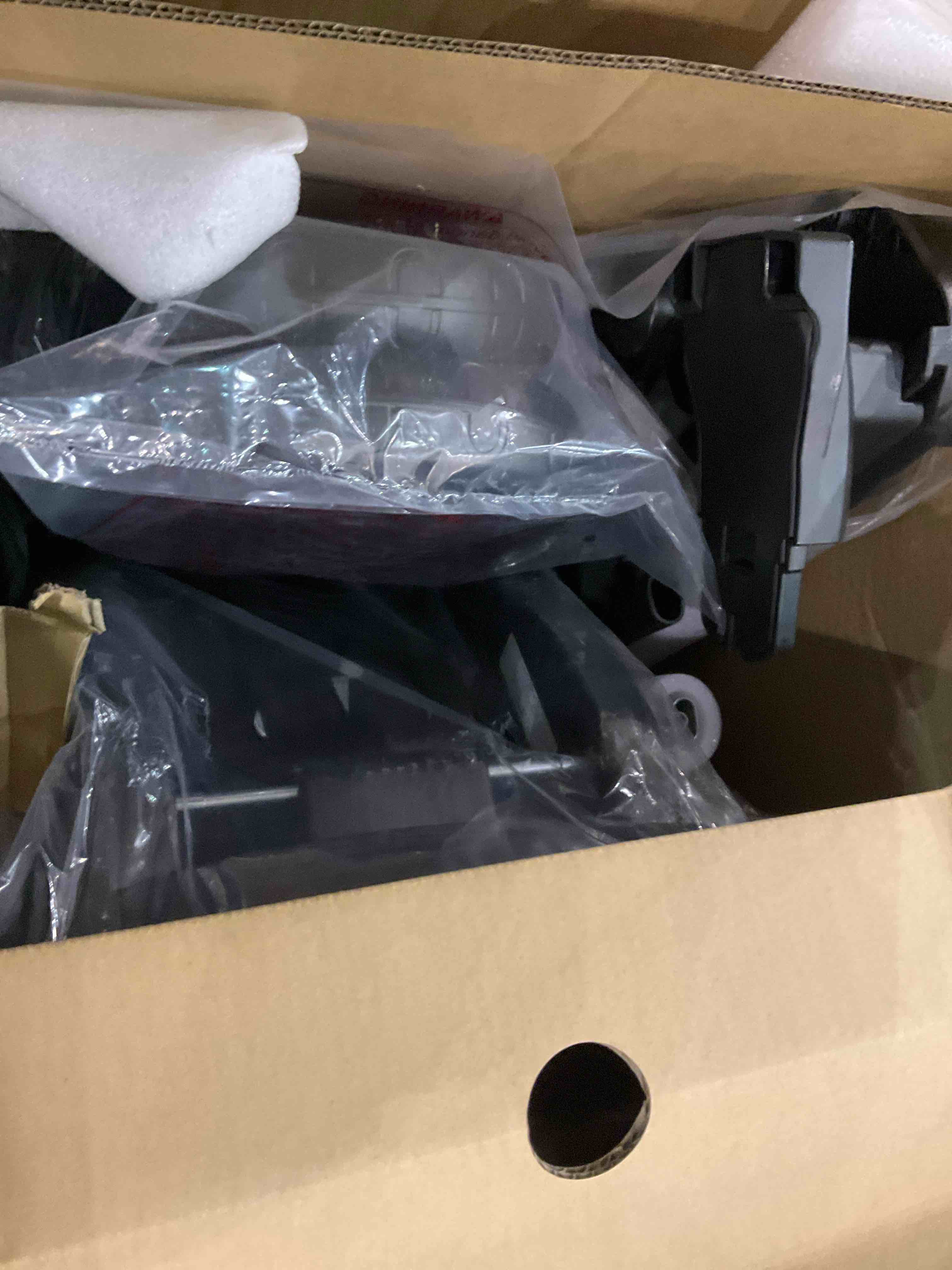 https://s3.amazonaws.com/lotting-images-prod/BargainHunt/EXS01211767_1710850799000.jpeg