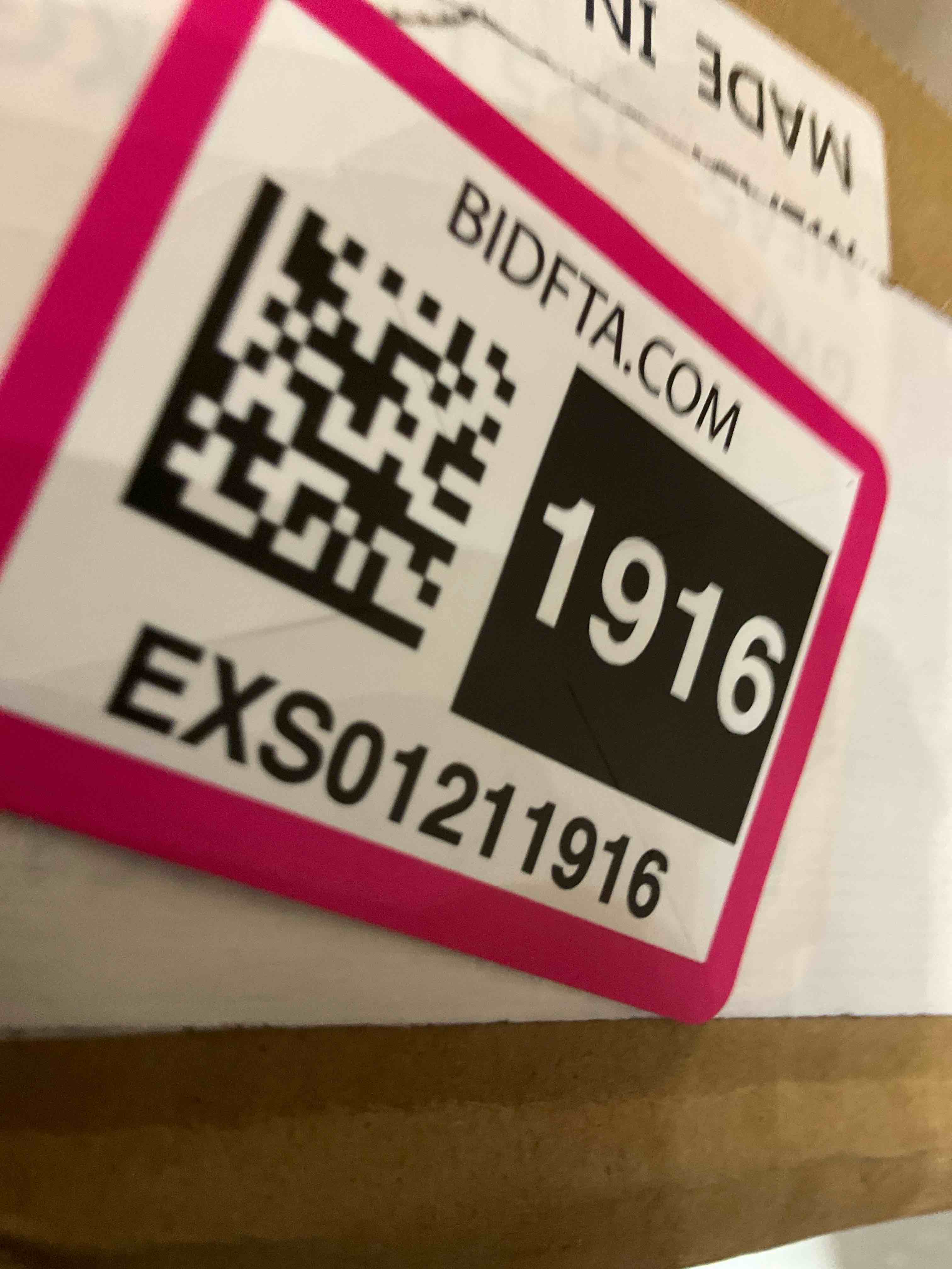 https://s3.amazonaws.com/lotting-images-prod/BargainHunt/EXS01211916_1710874684684.jpeg