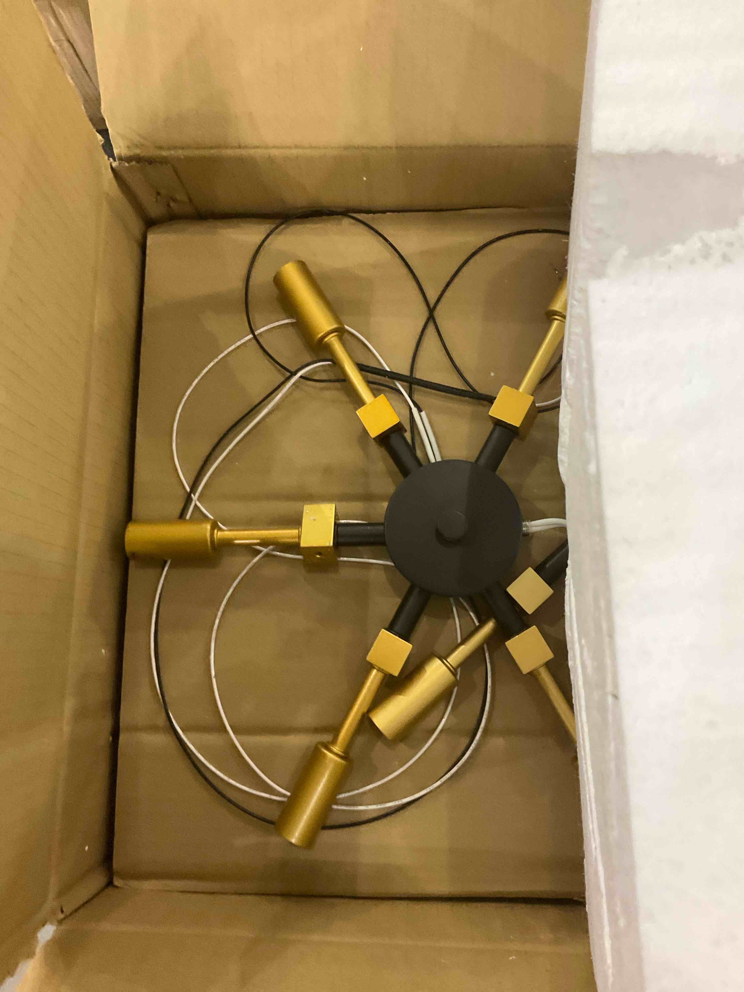 https://s3.amazonaws.com/lotting-images-prod/BargainHunt/EXS01212738_1711110280235.jpeg