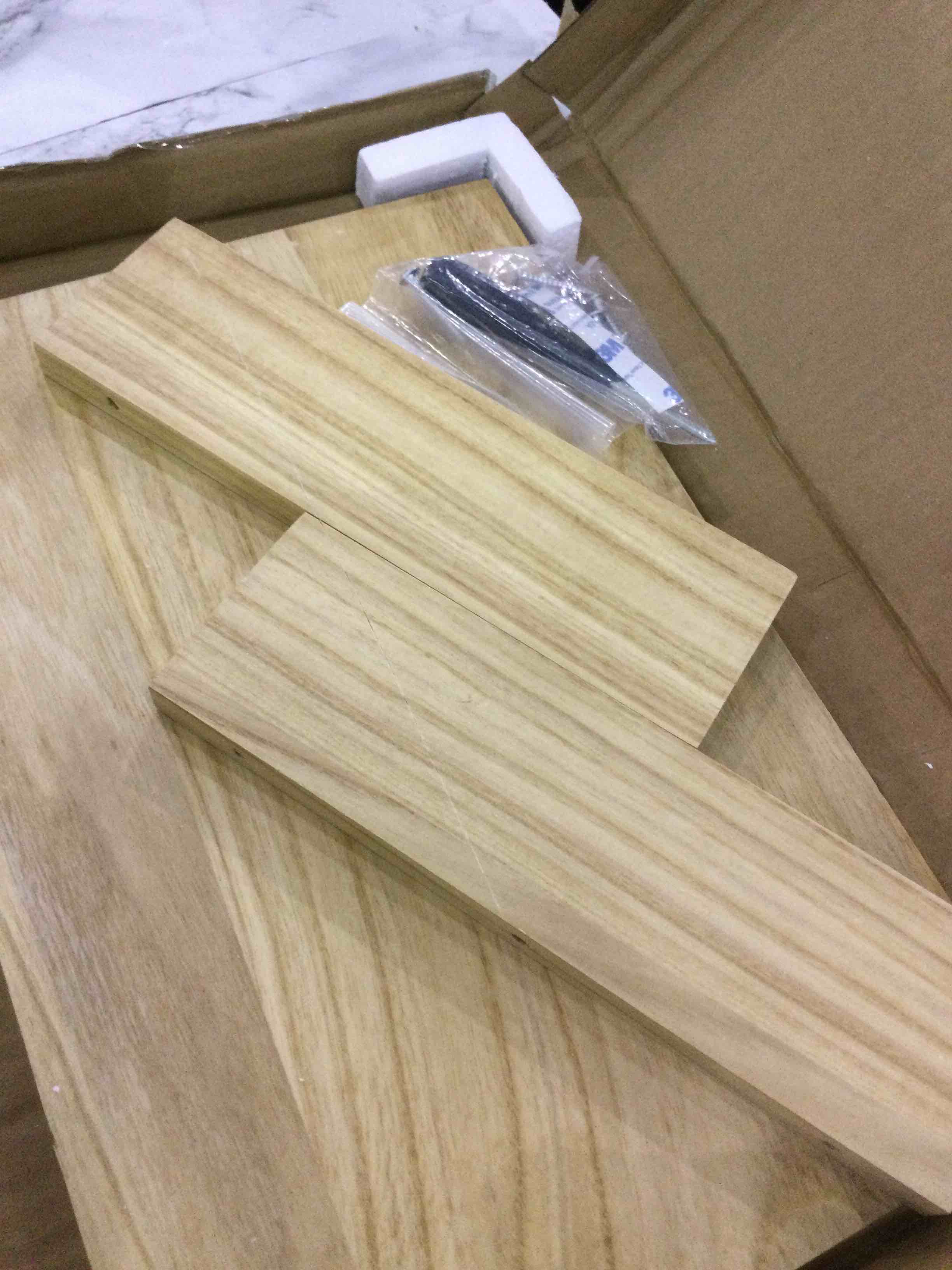 https://s3.amazonaws.com/lotting-images-prod/BargainHunt/EXS01213110_1711462110987.jpeg
