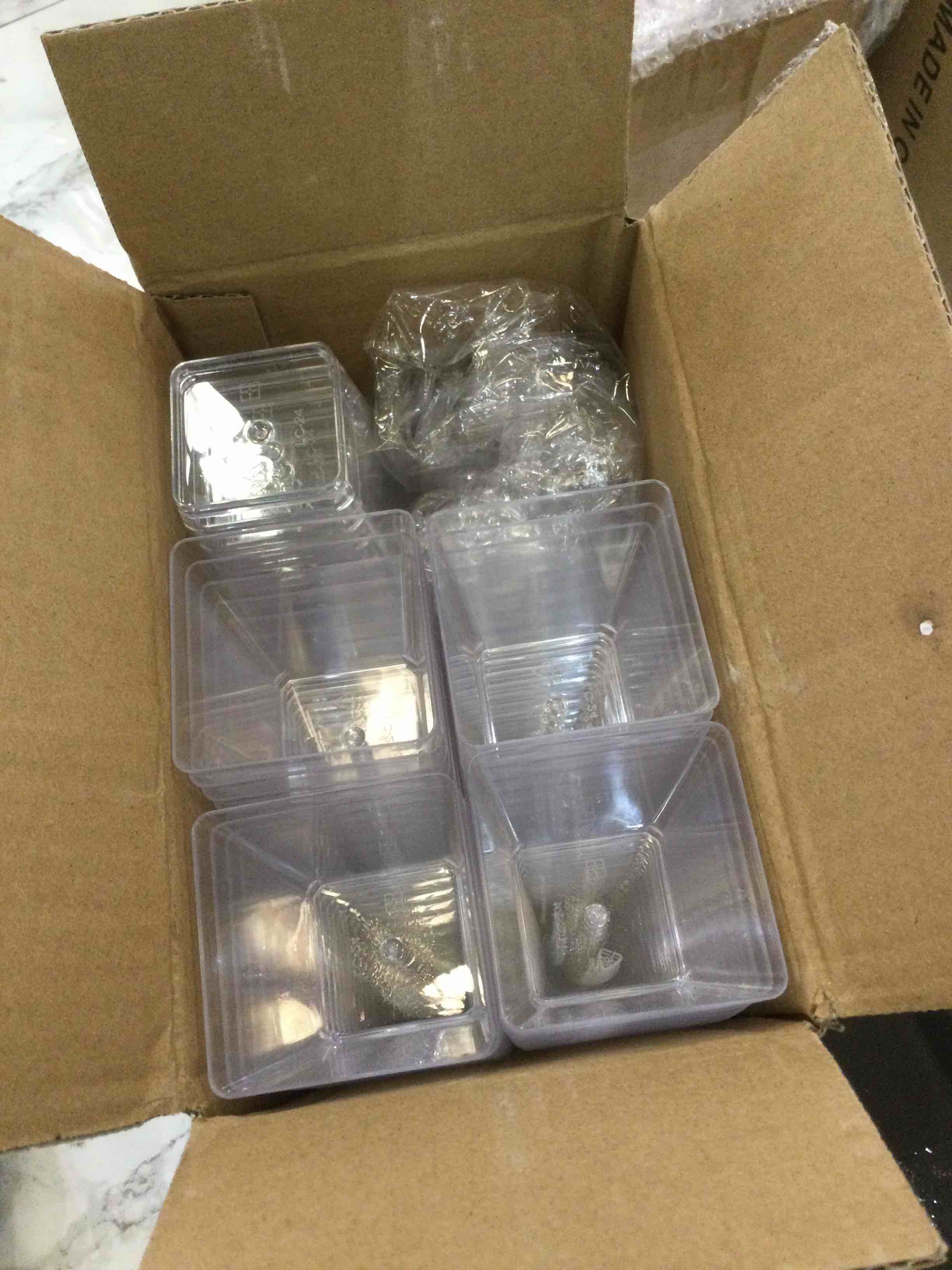 YunKo 50Pack 5 oz Plastic Dessert Cups with Lids and Spoons Square Clear Parfait Cups Appetizer Cups Great for Party