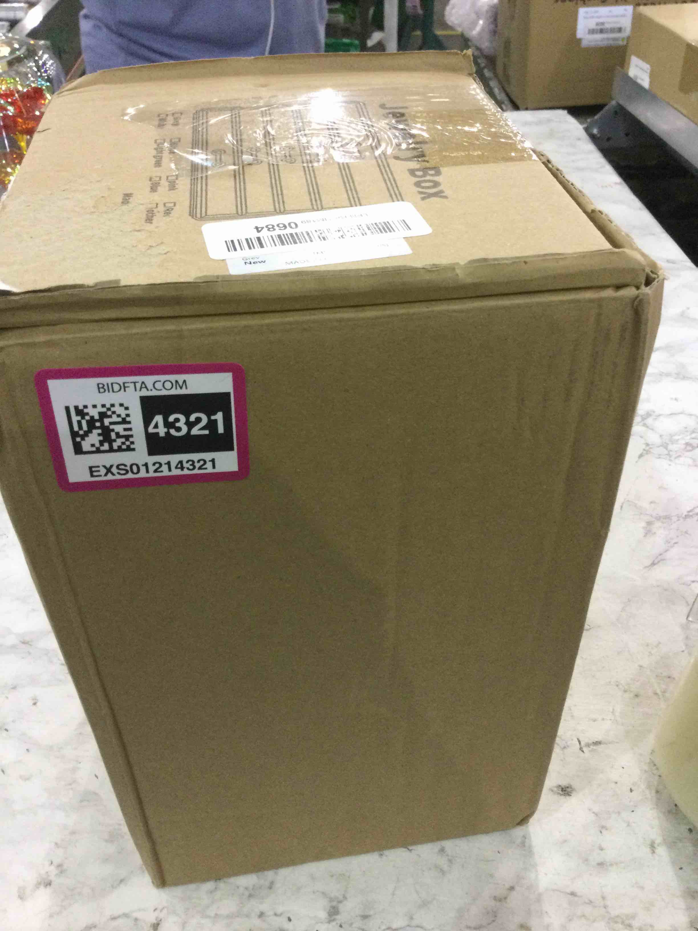 https://s3.amazonaws.com/lotting-images-prod/BargainHunt/EXS01214321_1712146627815.jpeg