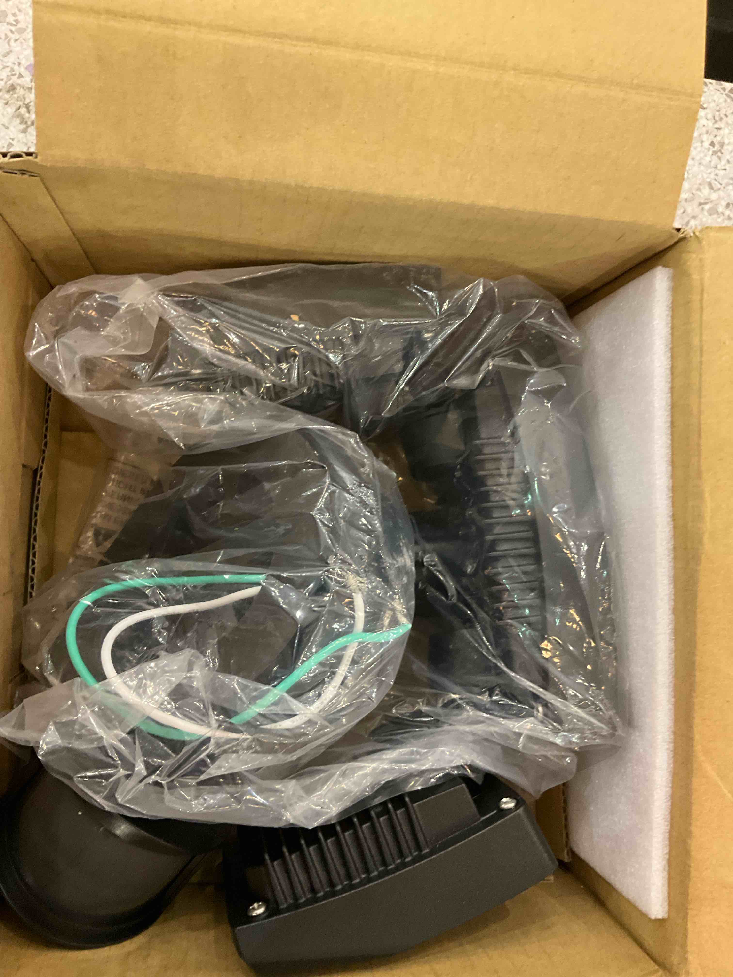 https://s3.amazonaws.com/lotting-images-prod/BargainHunt/EXS01214644_1711048167618.jpeg