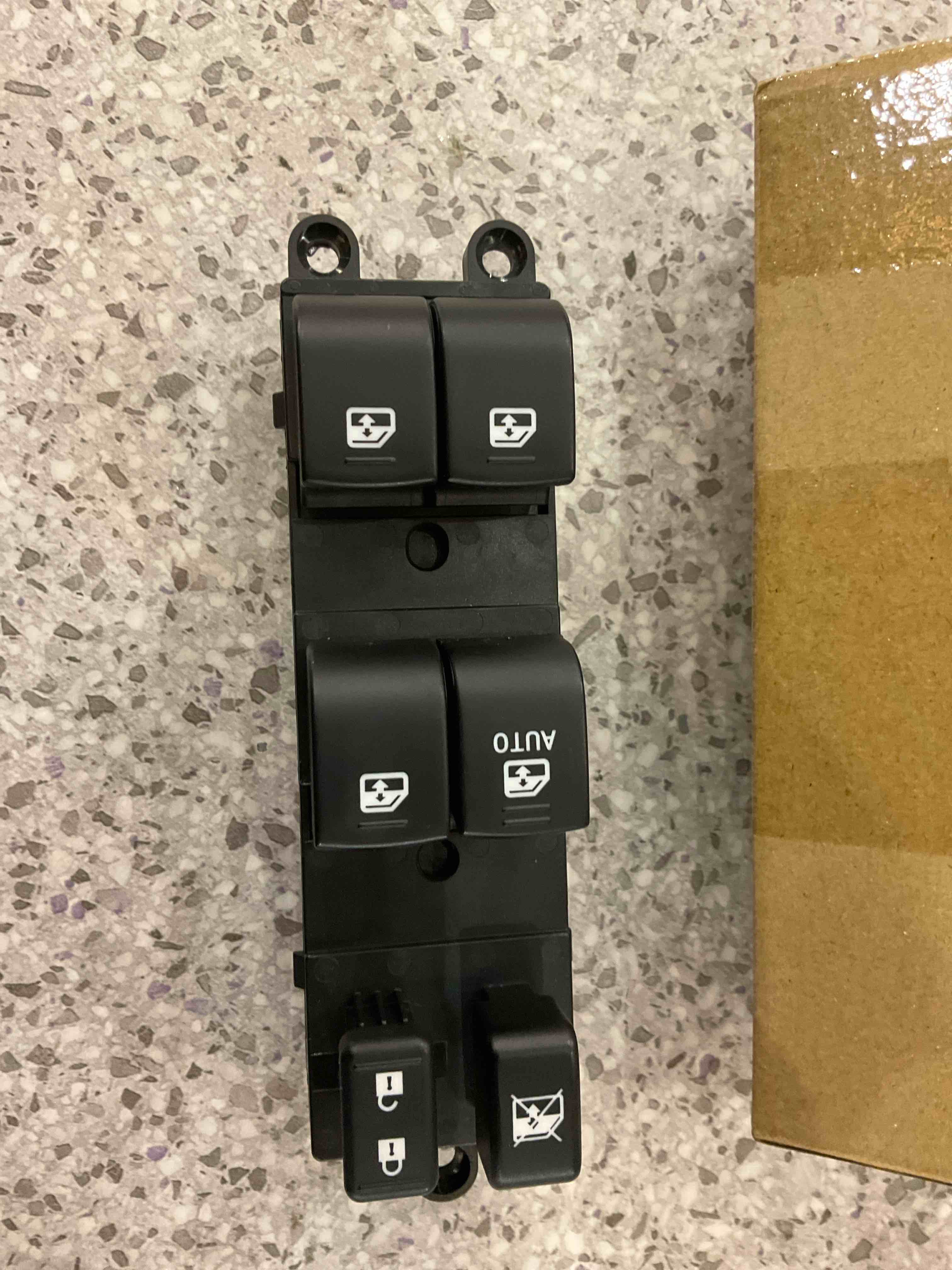 https://s3.amazonaws.com/lotting-images-prod/BargainHunt/EXS01215000_1711475462638.jpeg