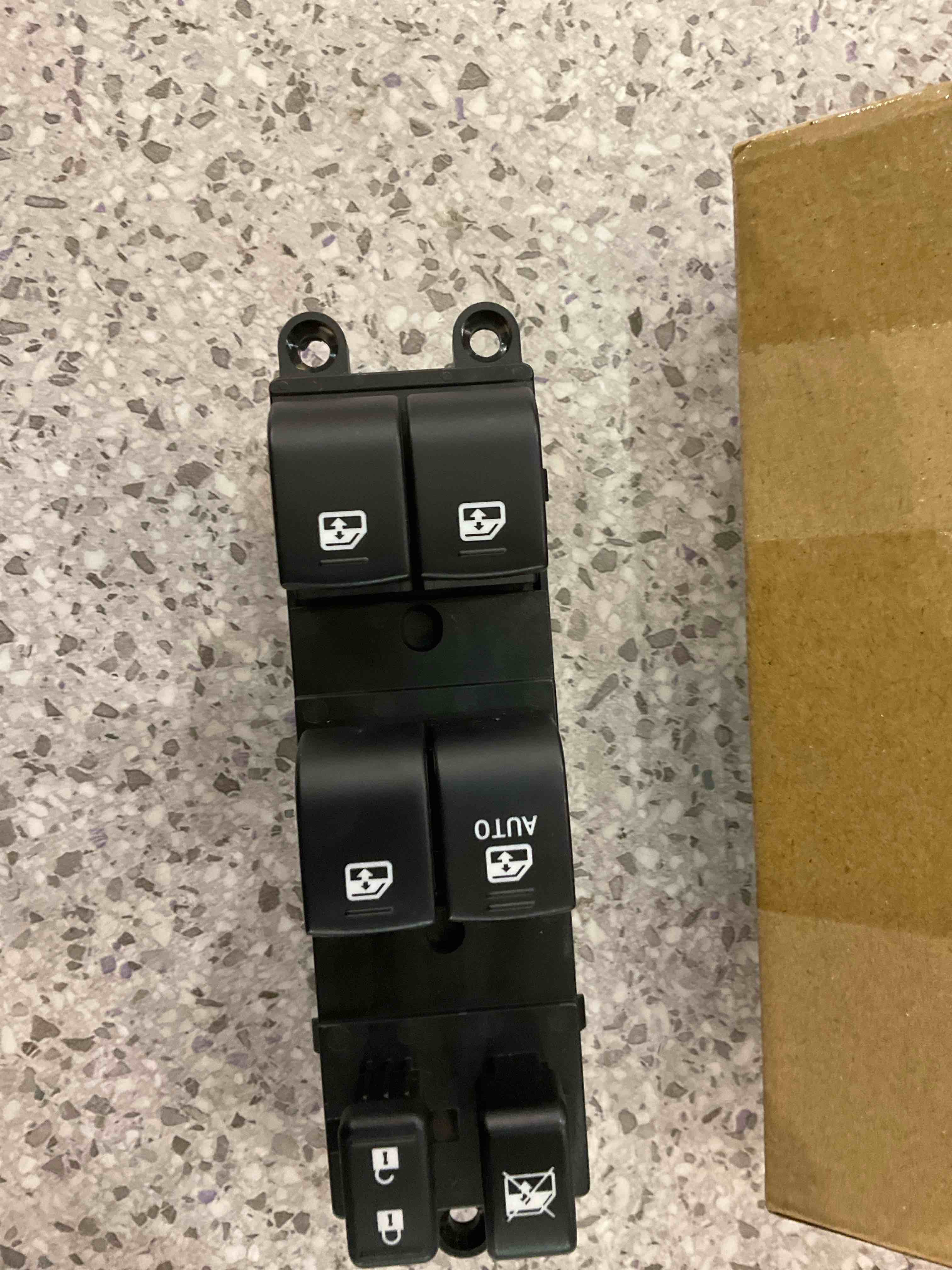 https://s3.amazonaws.com/lotting-images-prod/BargainHunt/EXS01215000_1711475463768.jpeg