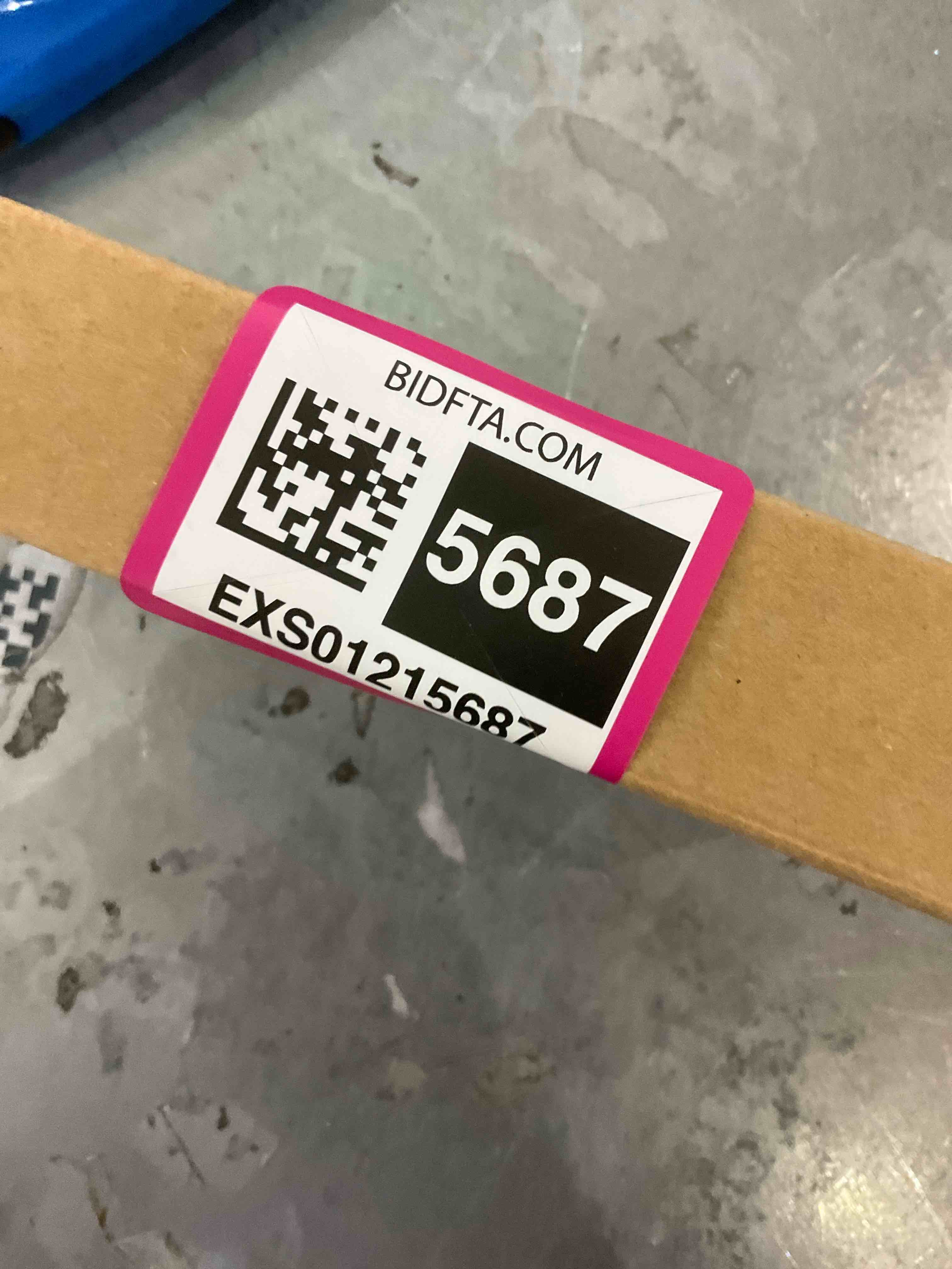 https://s3.amazonaws.com/lotting-images-prod/BargainHunt/EXS01215687_1710427715982.jpeg