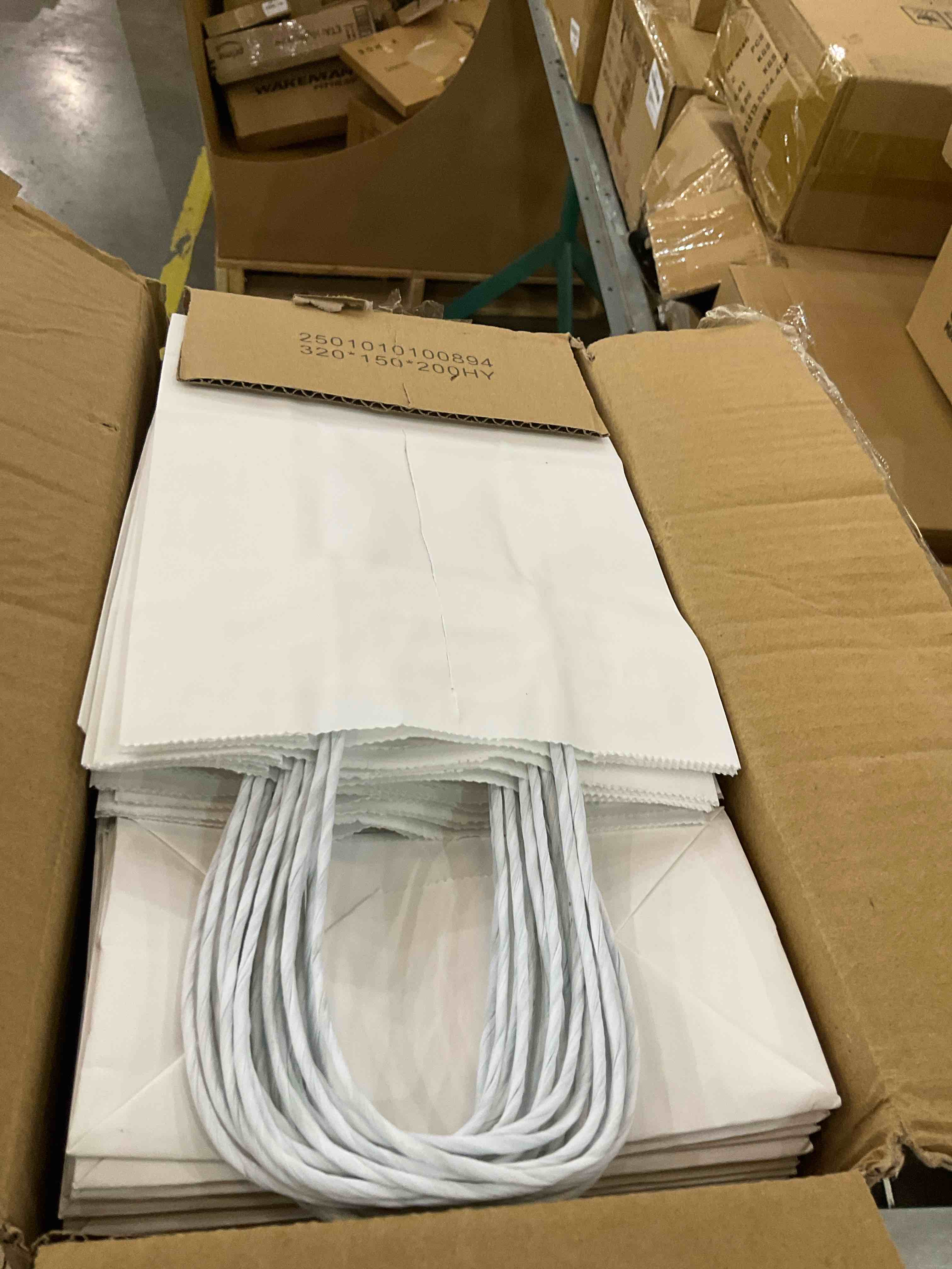 https://s3.amazonaws.com/lotting-images-prod/BargainHunt/EXS01216048_1710436909301.jpeg