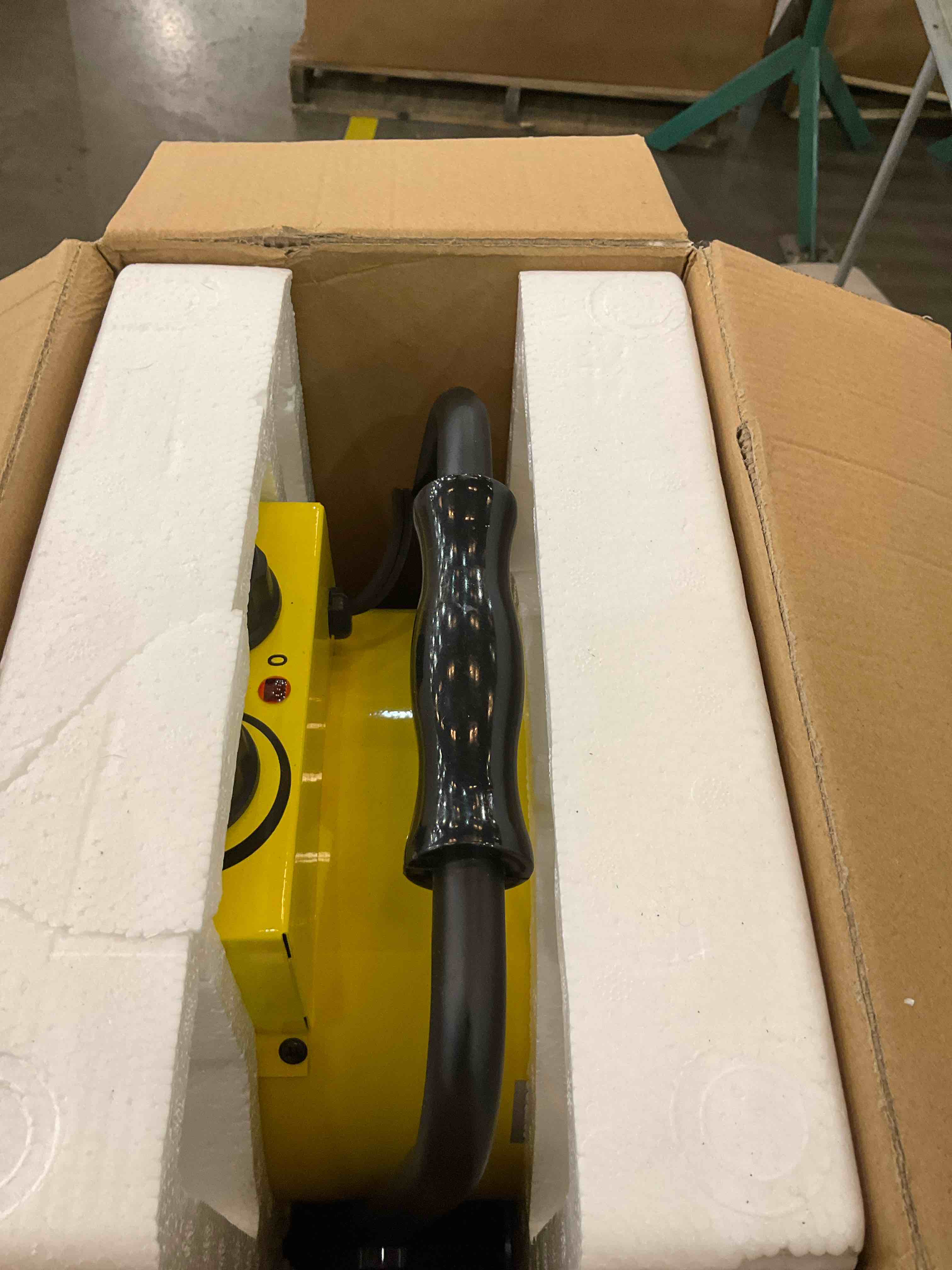 https://s3.amazonaws.com/lotting-images-prod/BargainHunt/EXS01216081_1710441913615.jpeg