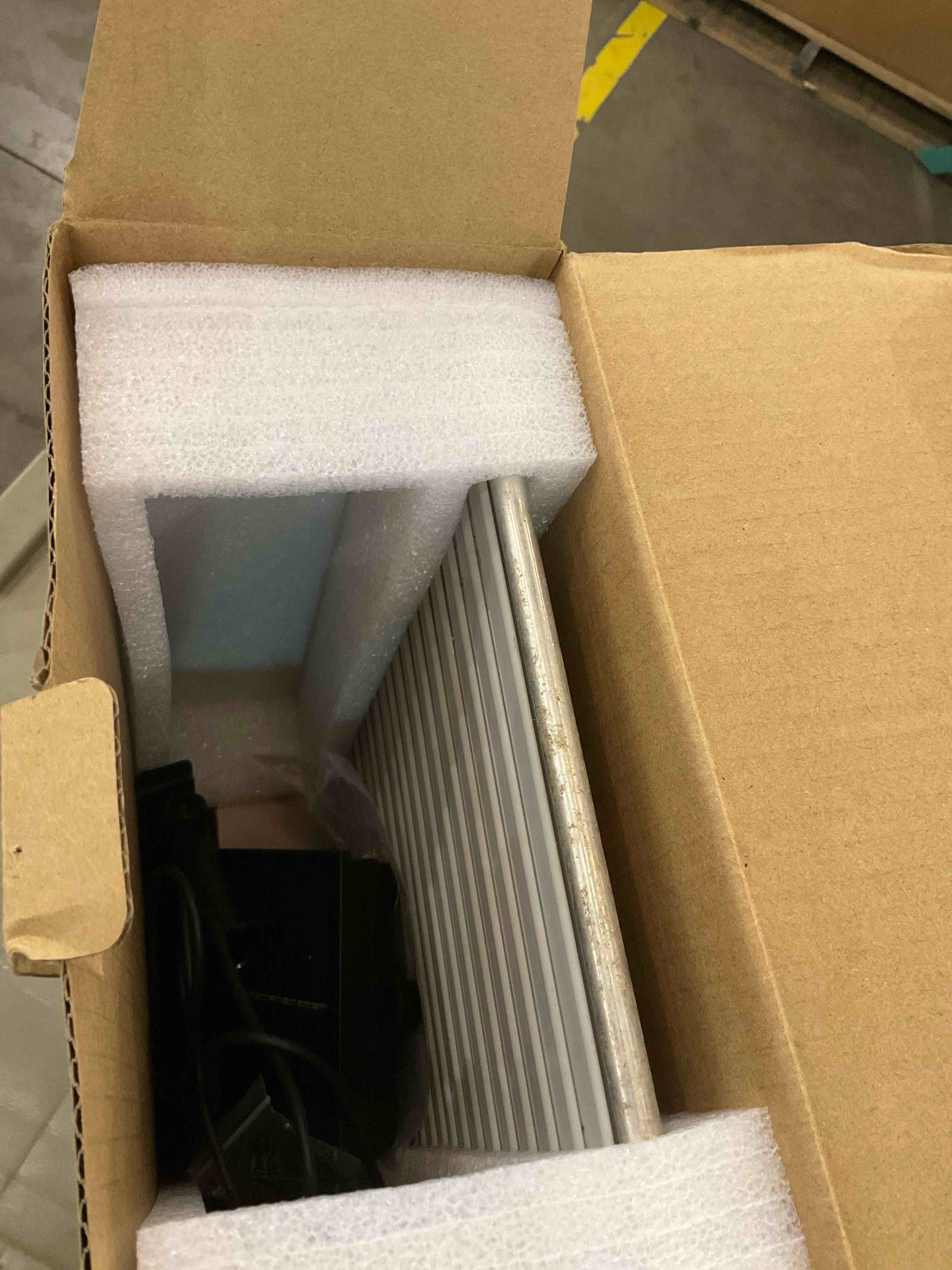 https://s3.amazonaws.com/lotting-images-prod/BargainHunt/EXS01216089_1710442993348.jpeg