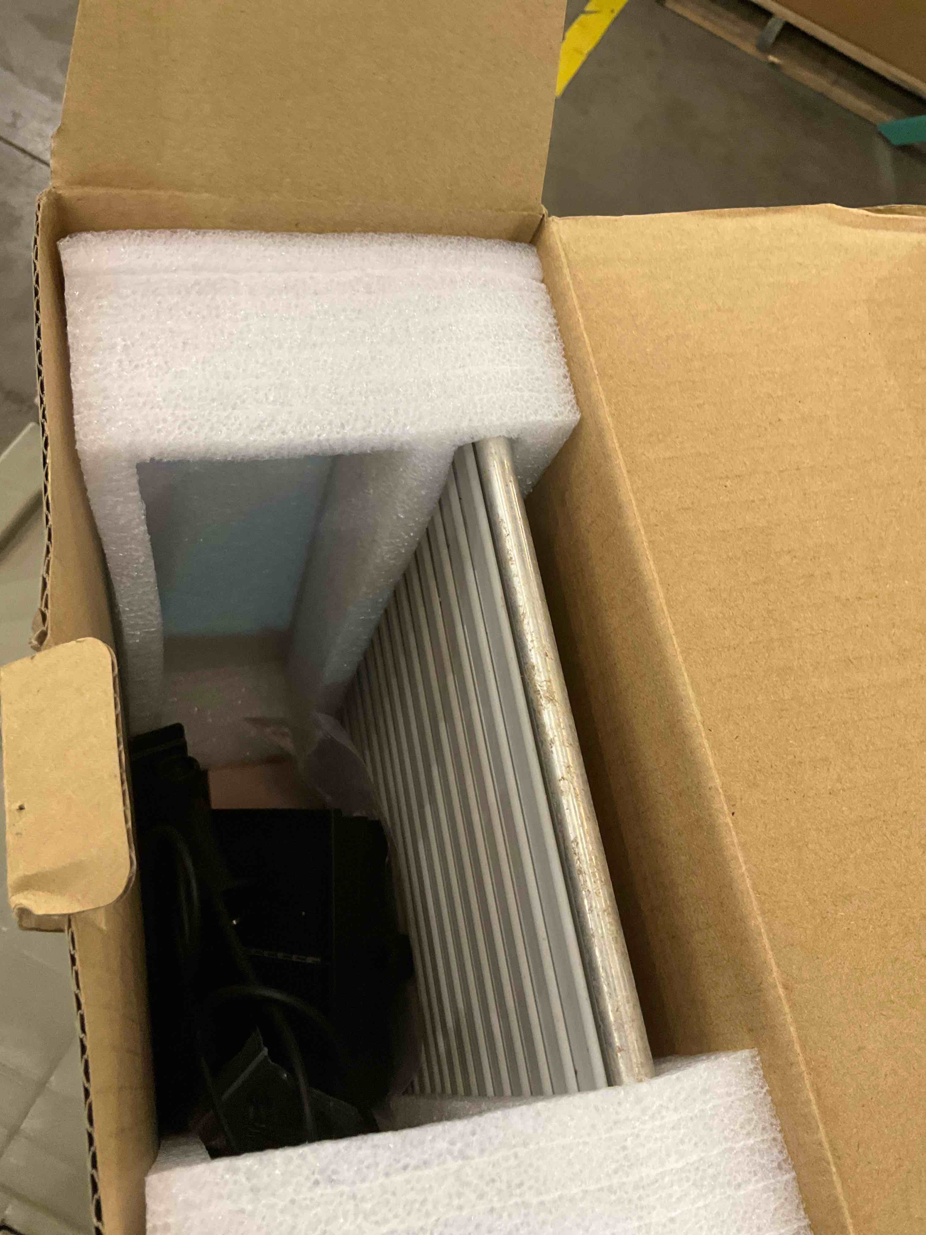 https://s3.amazonaws.com/lotting-images-prod/BargainHunt/EXS01216089_1710442994630.jpeg