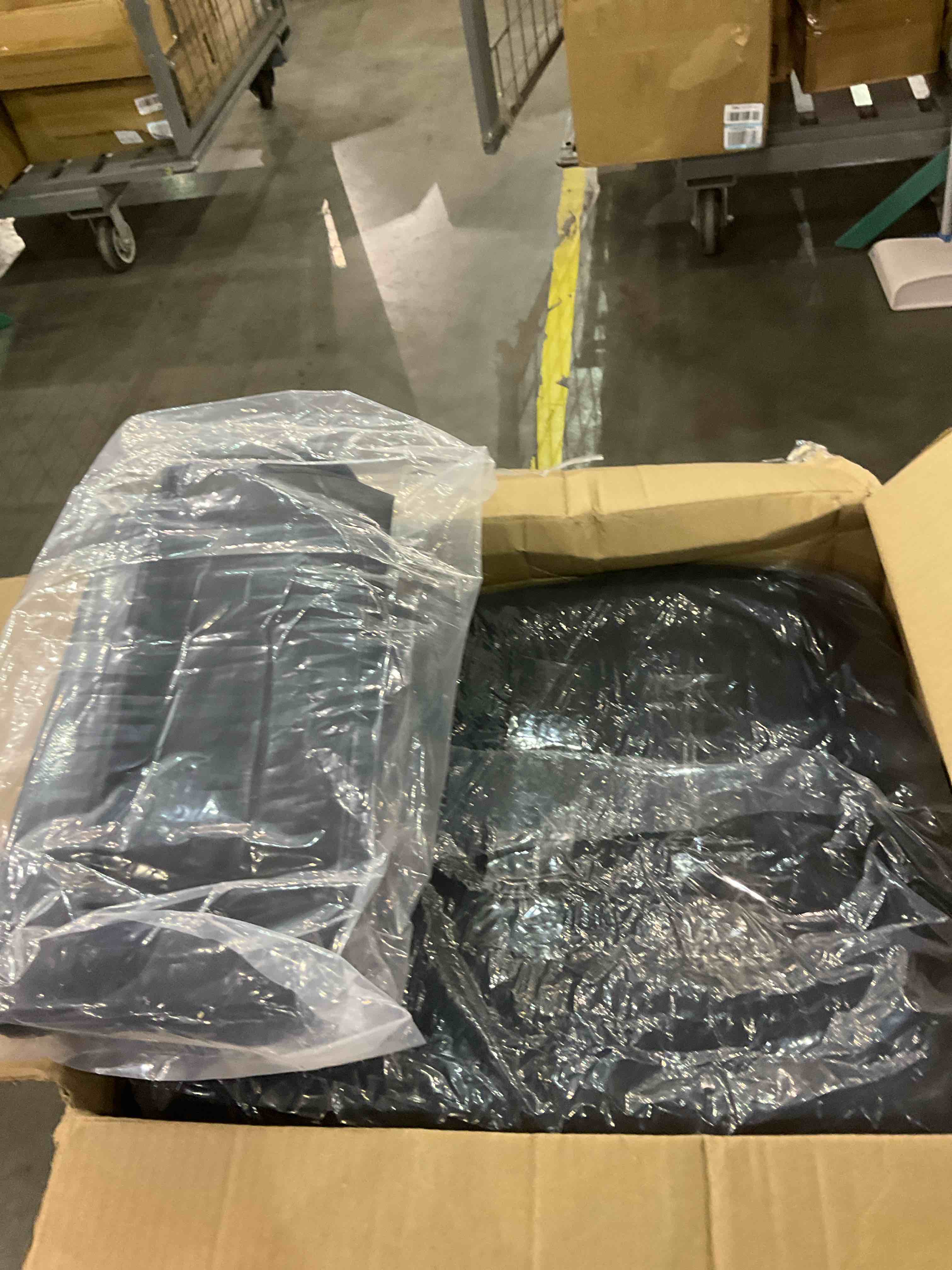 https://s3.amazonaws.com/lotting-images-prod/BargainHunt/EXS01216100_1710761787936.jpeg