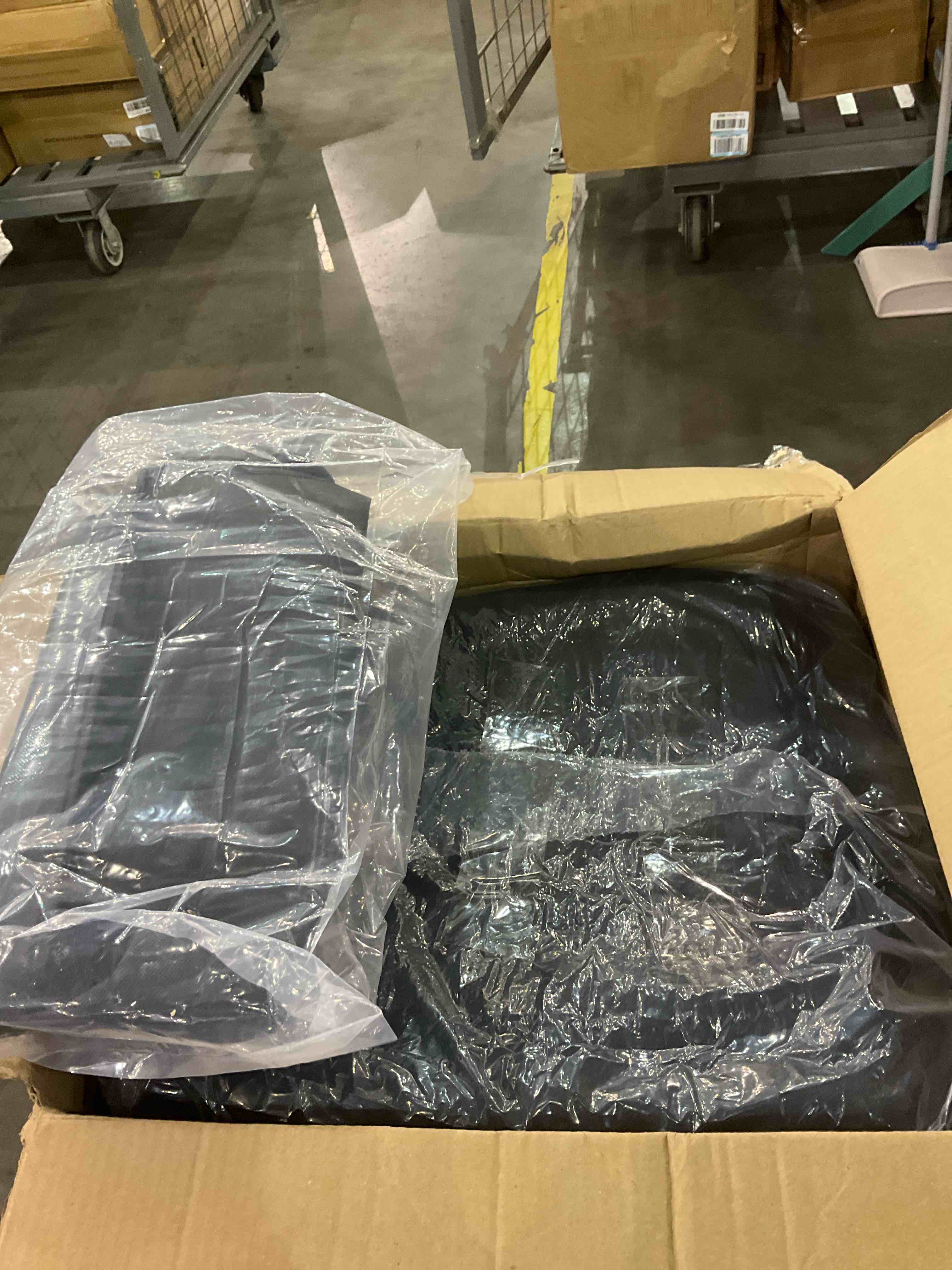 https://s3.amazonaws.com/lotting-images-prod/BargainHunt/EXS01216100_1710761789140.jpeg