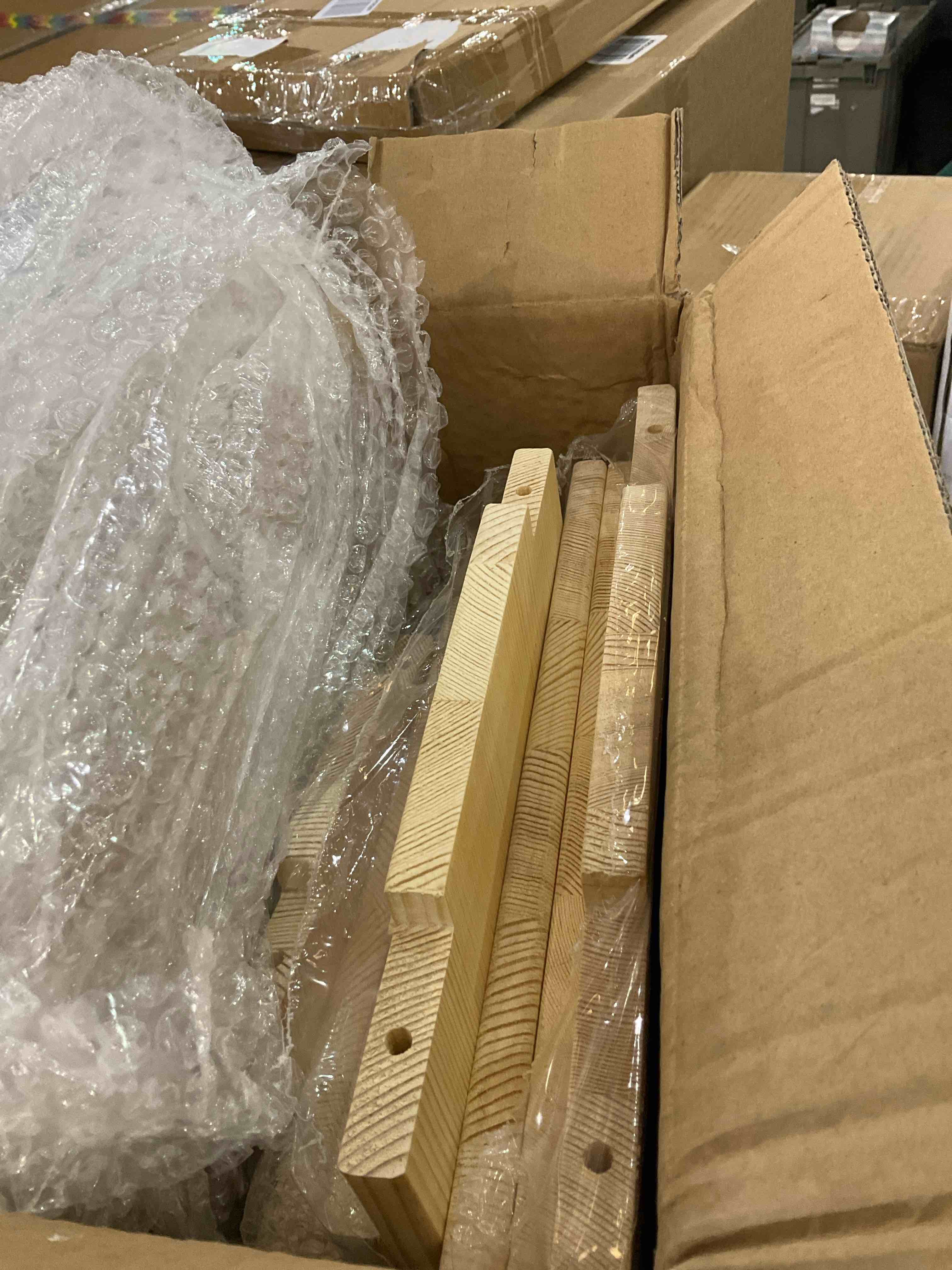 https://s3.amazonaws.com/lotting-images-prod/BargainHunt/EXS01216141_1710770006811.jpeg