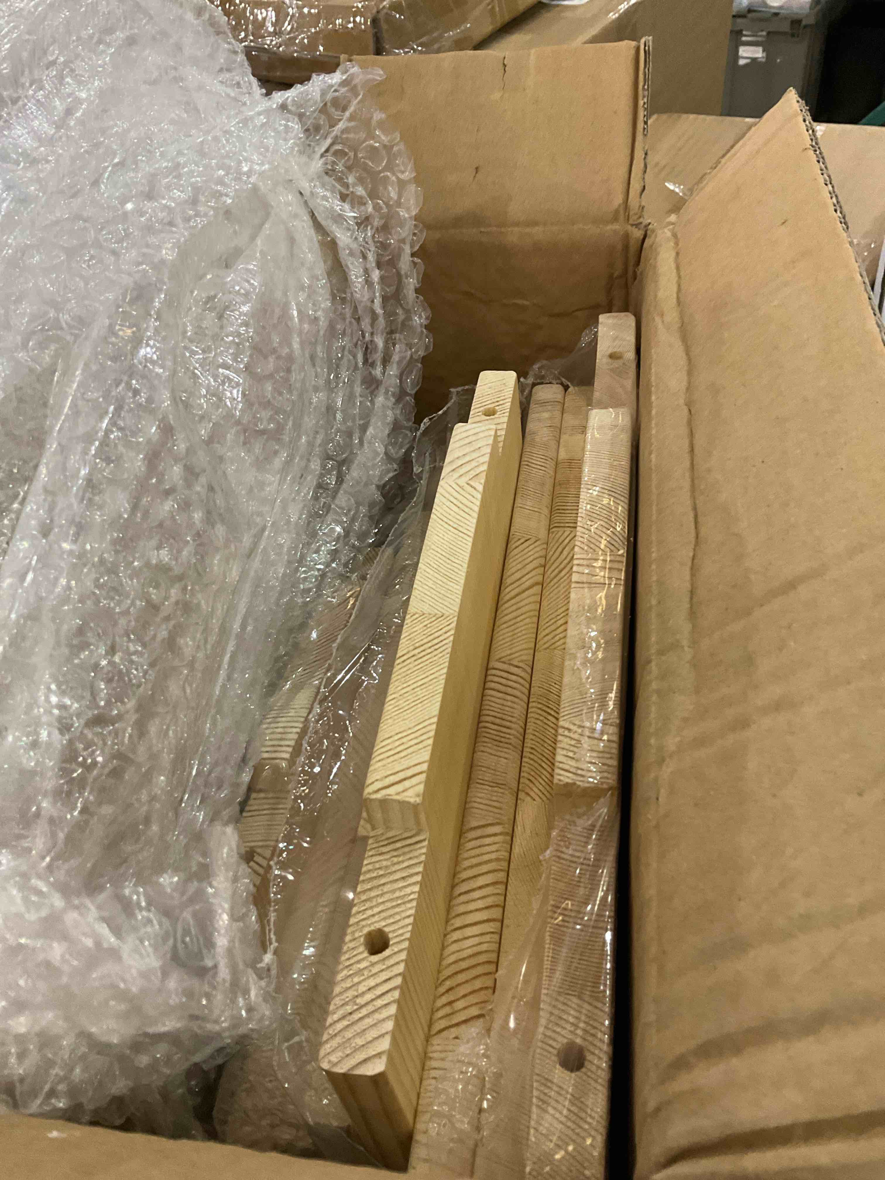 https://s3.amazonaws.com/lotting-images-prod/BargainHunt/EXS01216141_1710770035781.jpeg