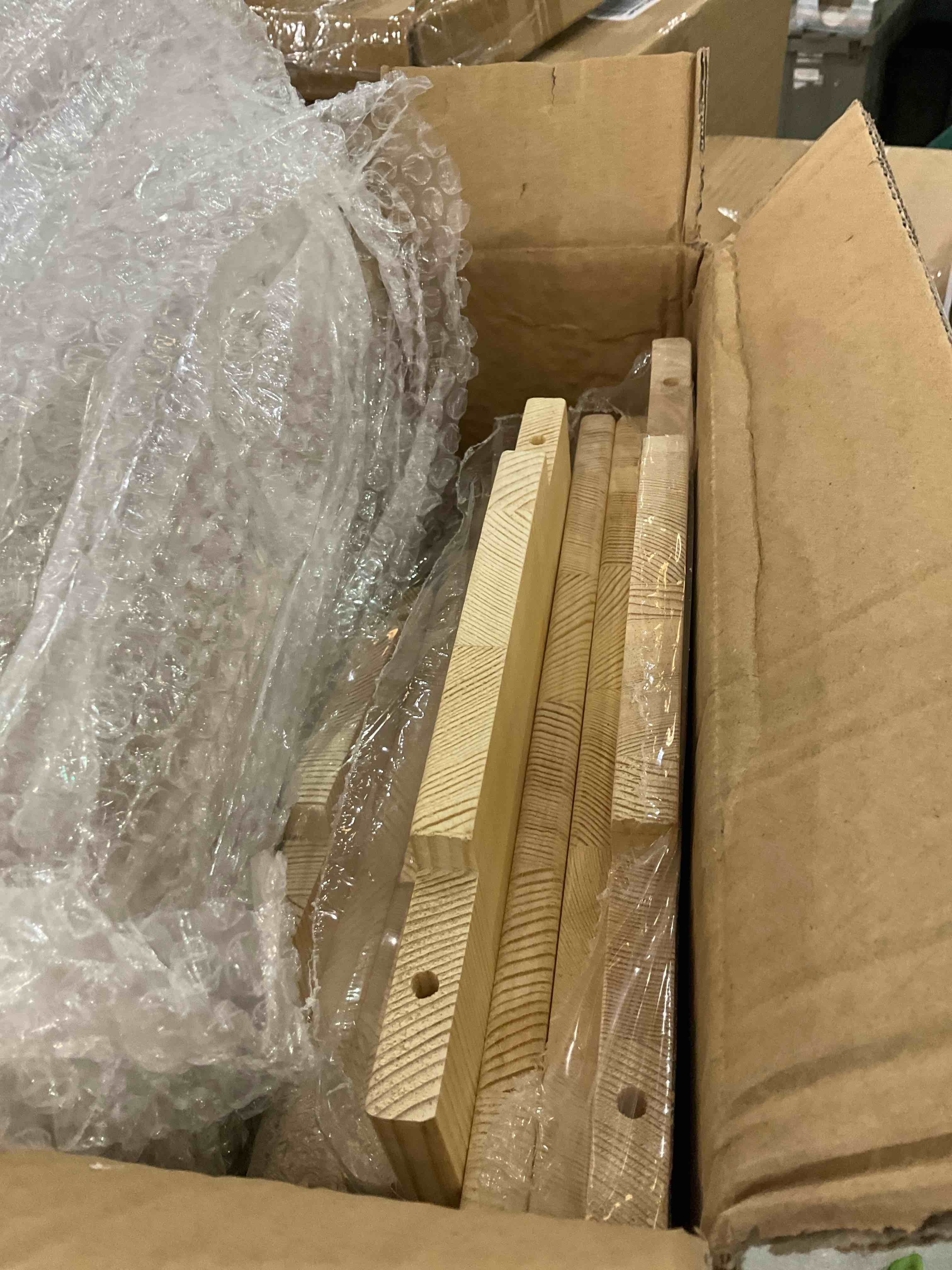 https://s3.amazonaws.com/lotting-images-prod/BargainHunt/EXS01216141_1710770037176.jpeg