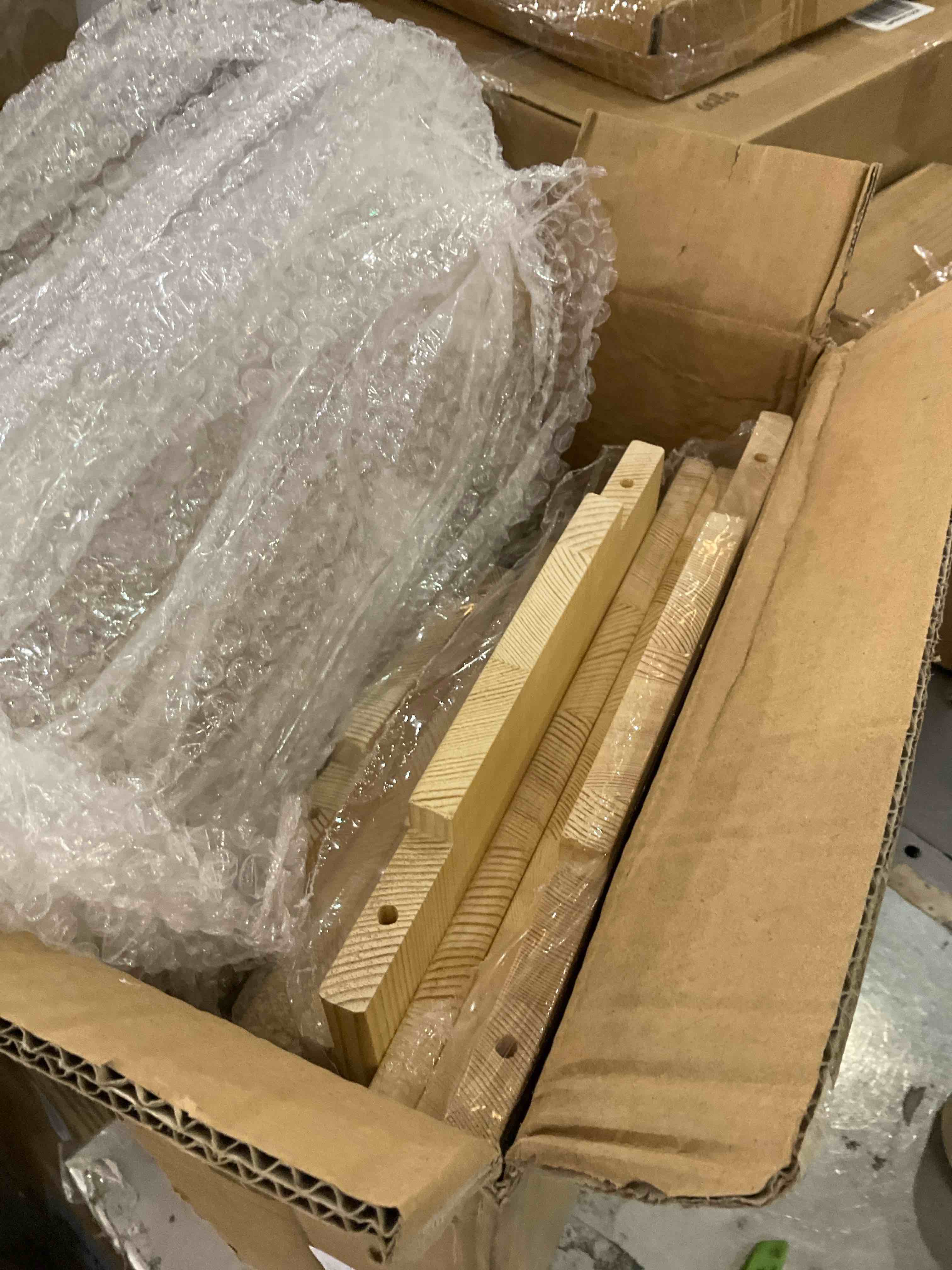 https://s3.amazonaws.com/lotting-images-prod/BargainHunt/EXS01216141_1710770038818.jpeg