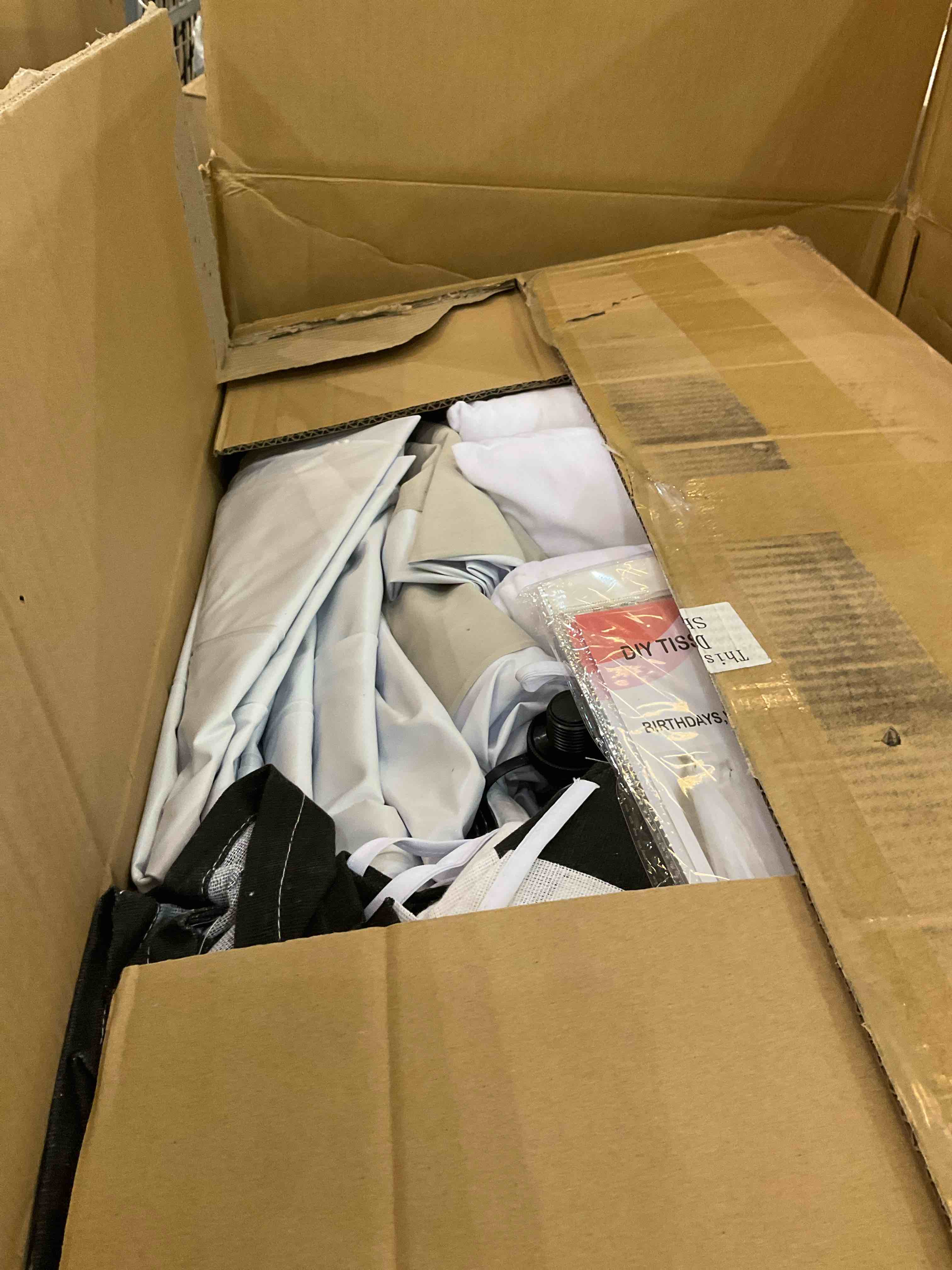 https://s3.amazonaws.com/lotting-images-prod/BargainHunt/EXS01216160_1710773752591.jpeg