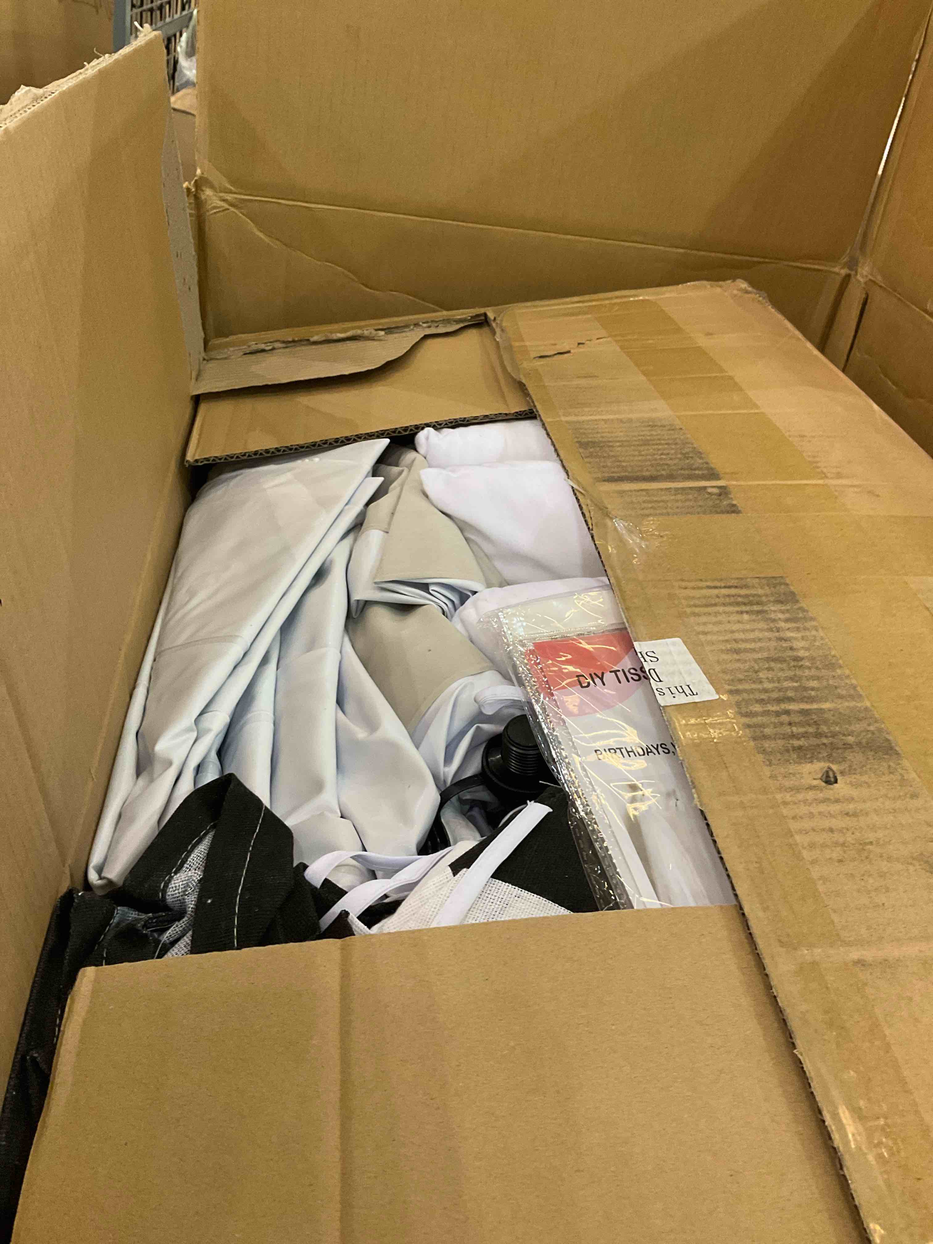 https://s3.amazonaws.com/lotting-images-prod/BargainHunt/EXS01216160_1710773754064.jpeg