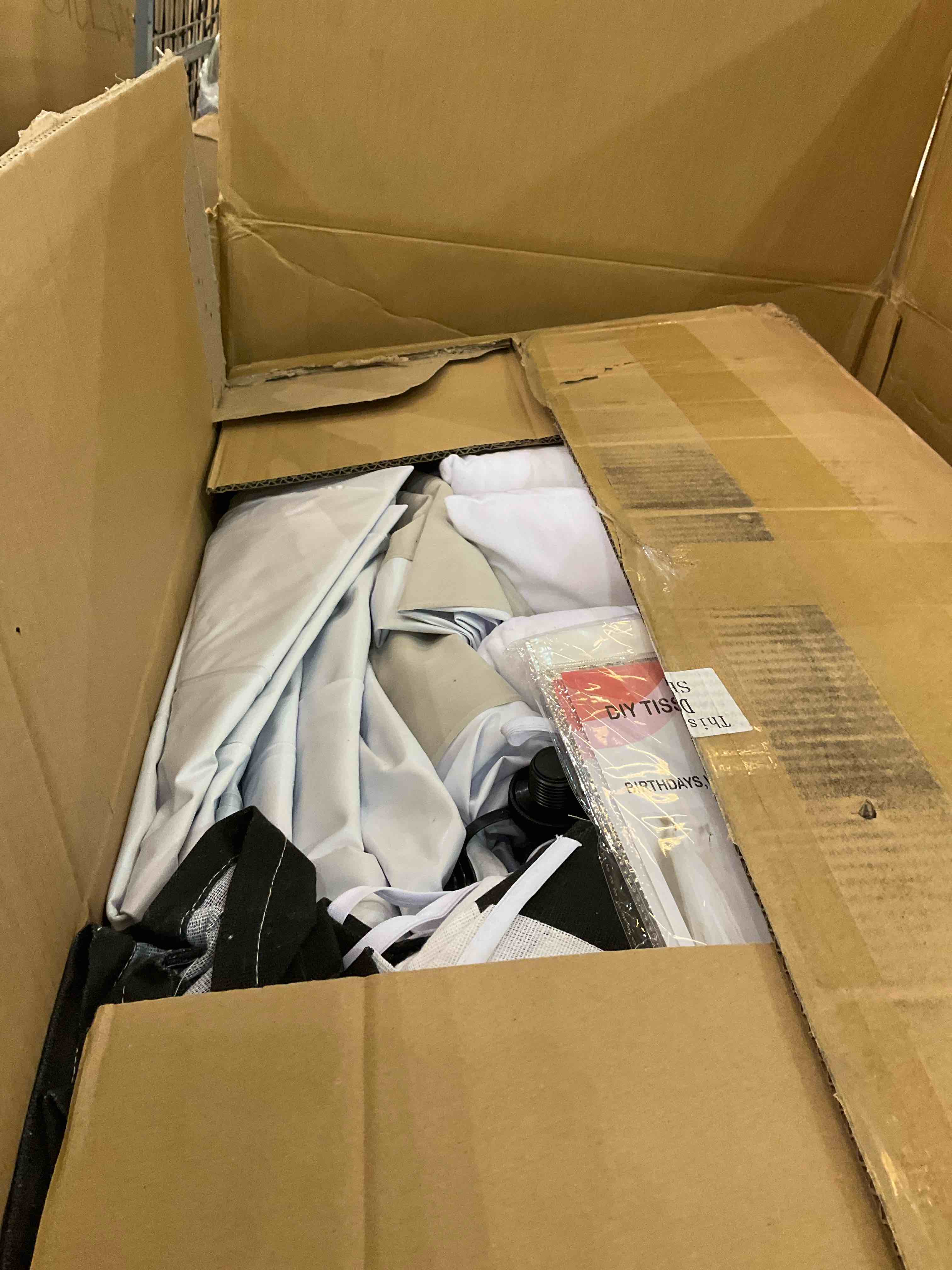 https://s3.amazonaws.com/lotting-images-prod/BargainHunt/EXS01216160_1710773755697.jpeg