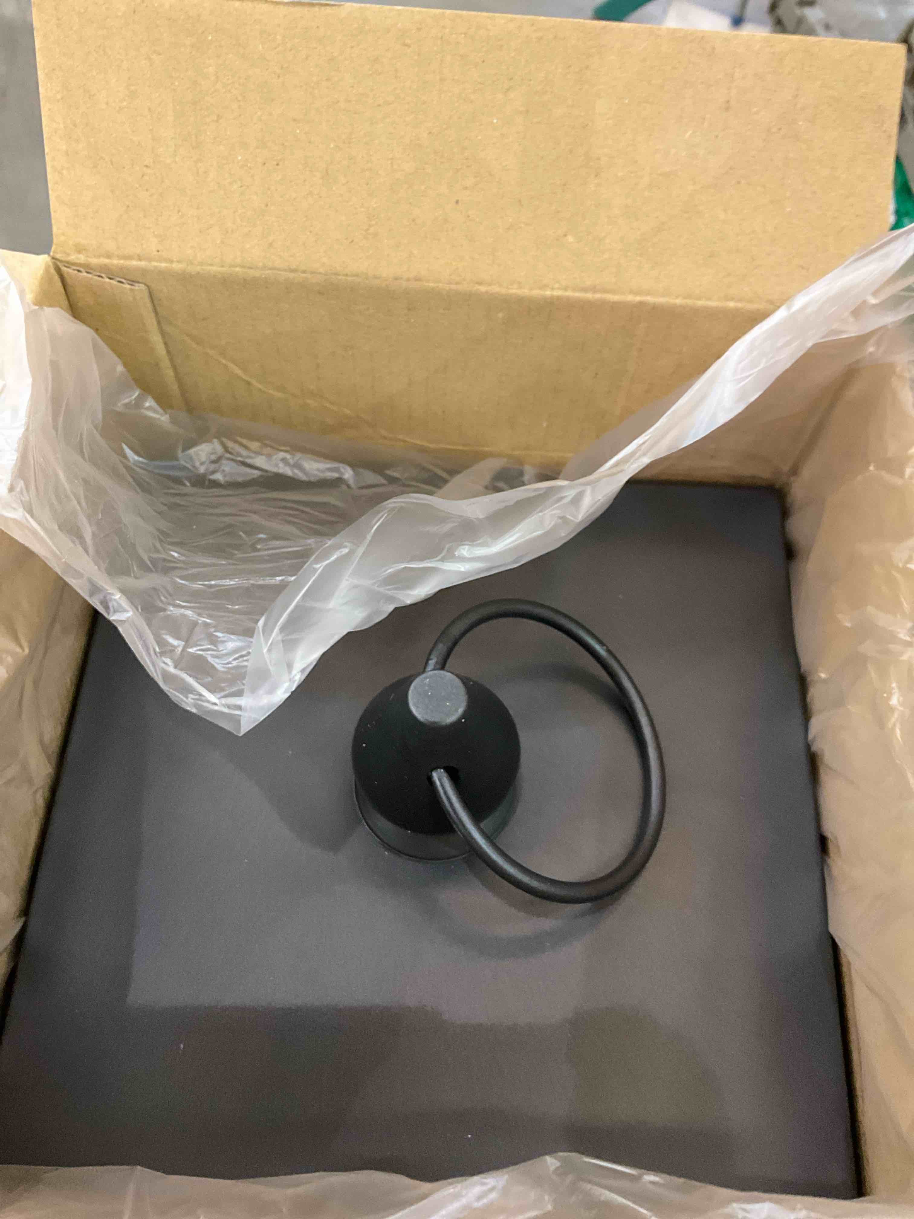 https://s3.amazonaws.com/lotting-images-prod/BargainHunt/EXS01216172_1710775978606.jpeg