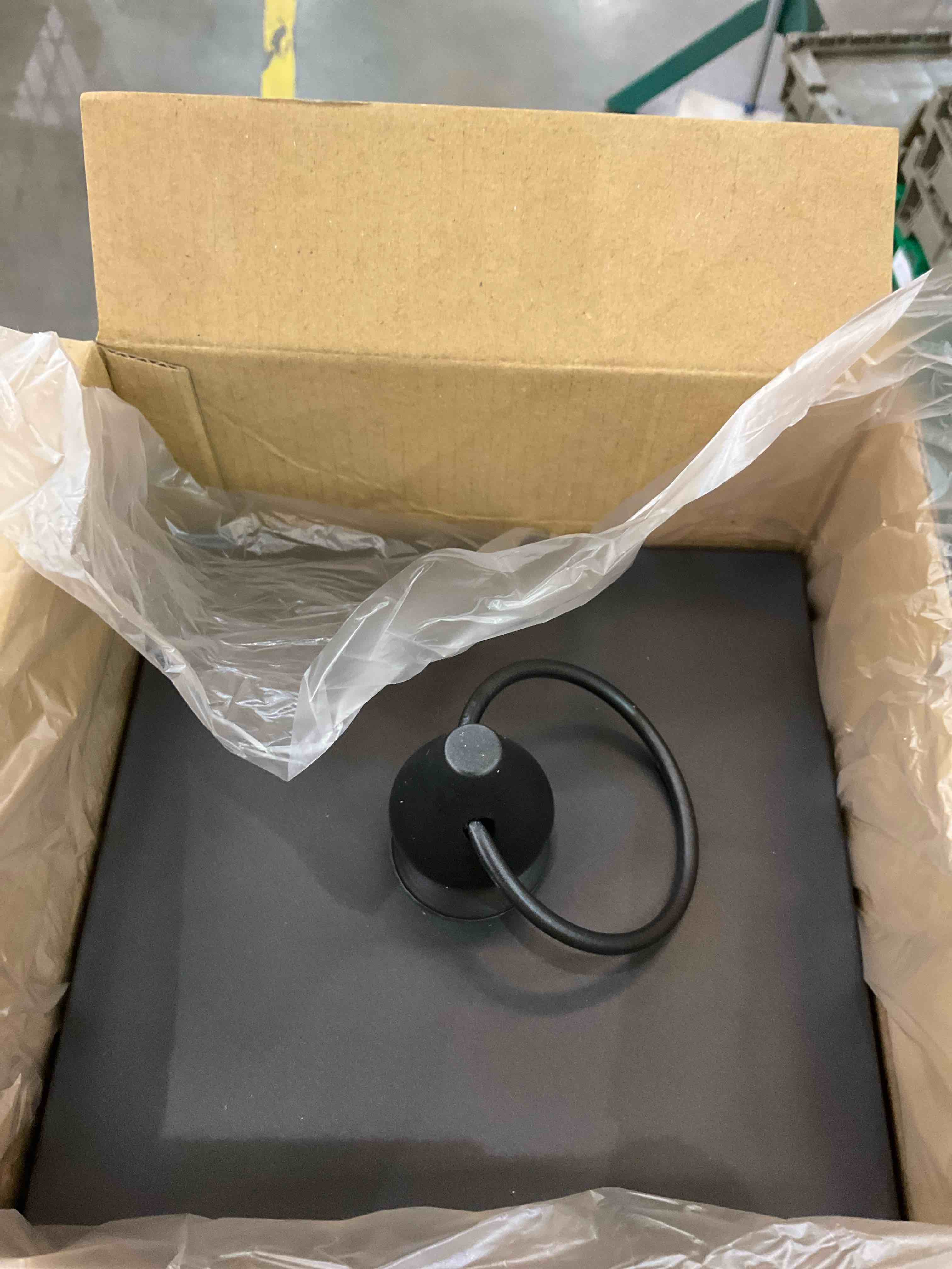https://s3.amazonaws.com/lotting-images-prod/BargainHunt/EXS01216172_1710775980841.jpeg
