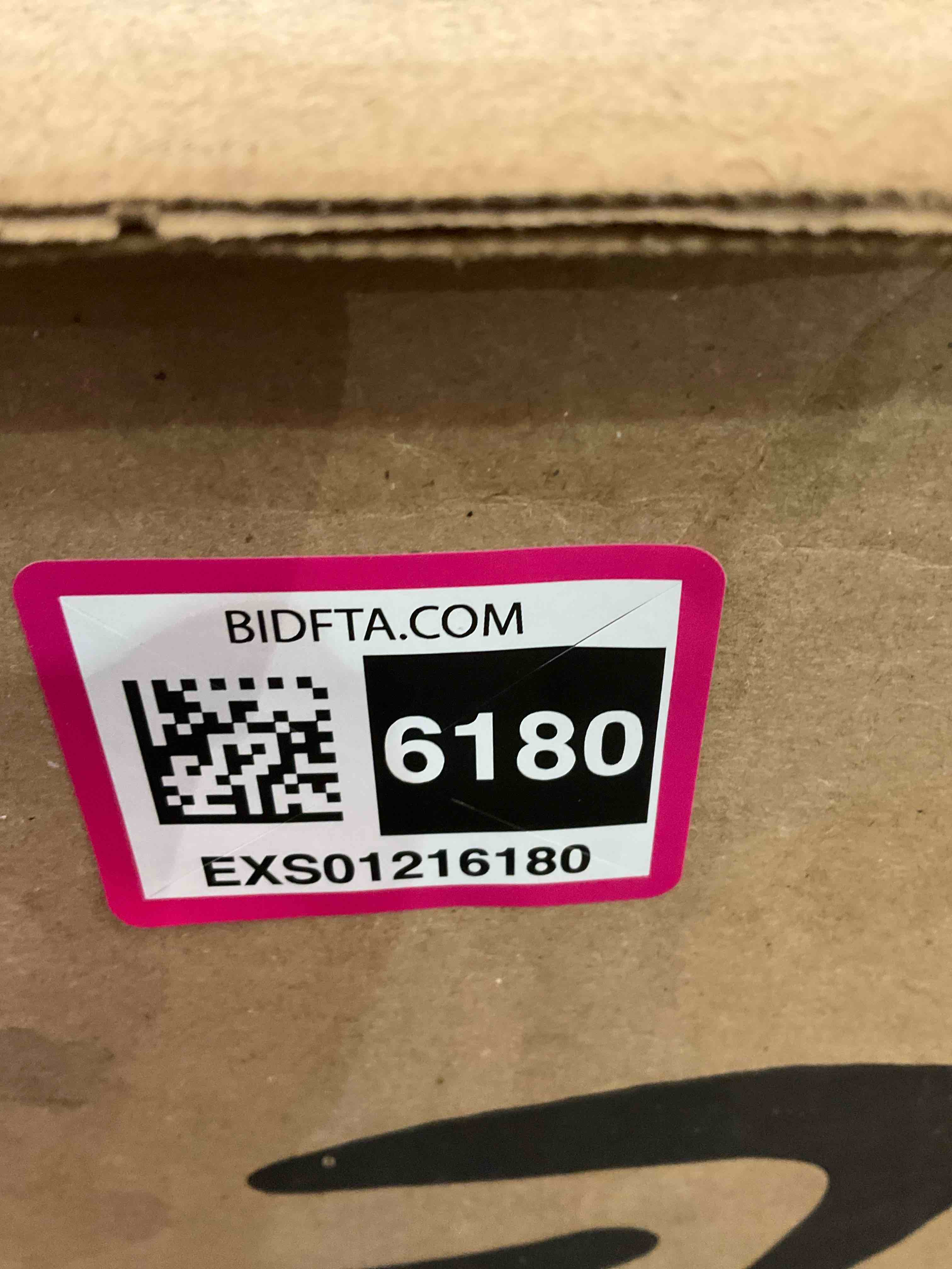 https://s3.amazonaws.com/lotting-images-prod/BargainHunt/EXS01216180_1710780045691.jpeg