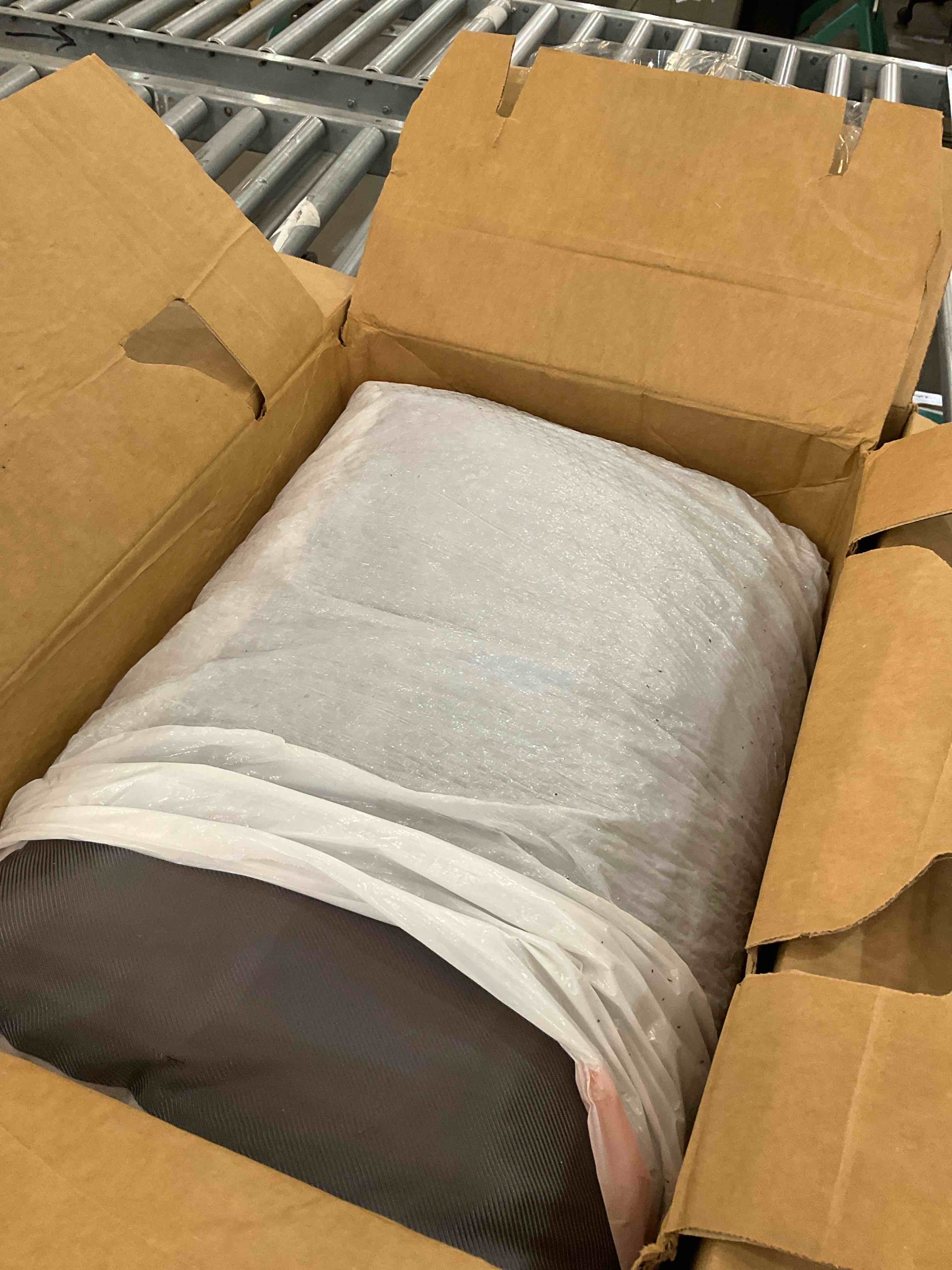 https://s3.amazonaws.com/lotting-images-prod/BargainHunt/EXS01216184_1710780468858.jpeg