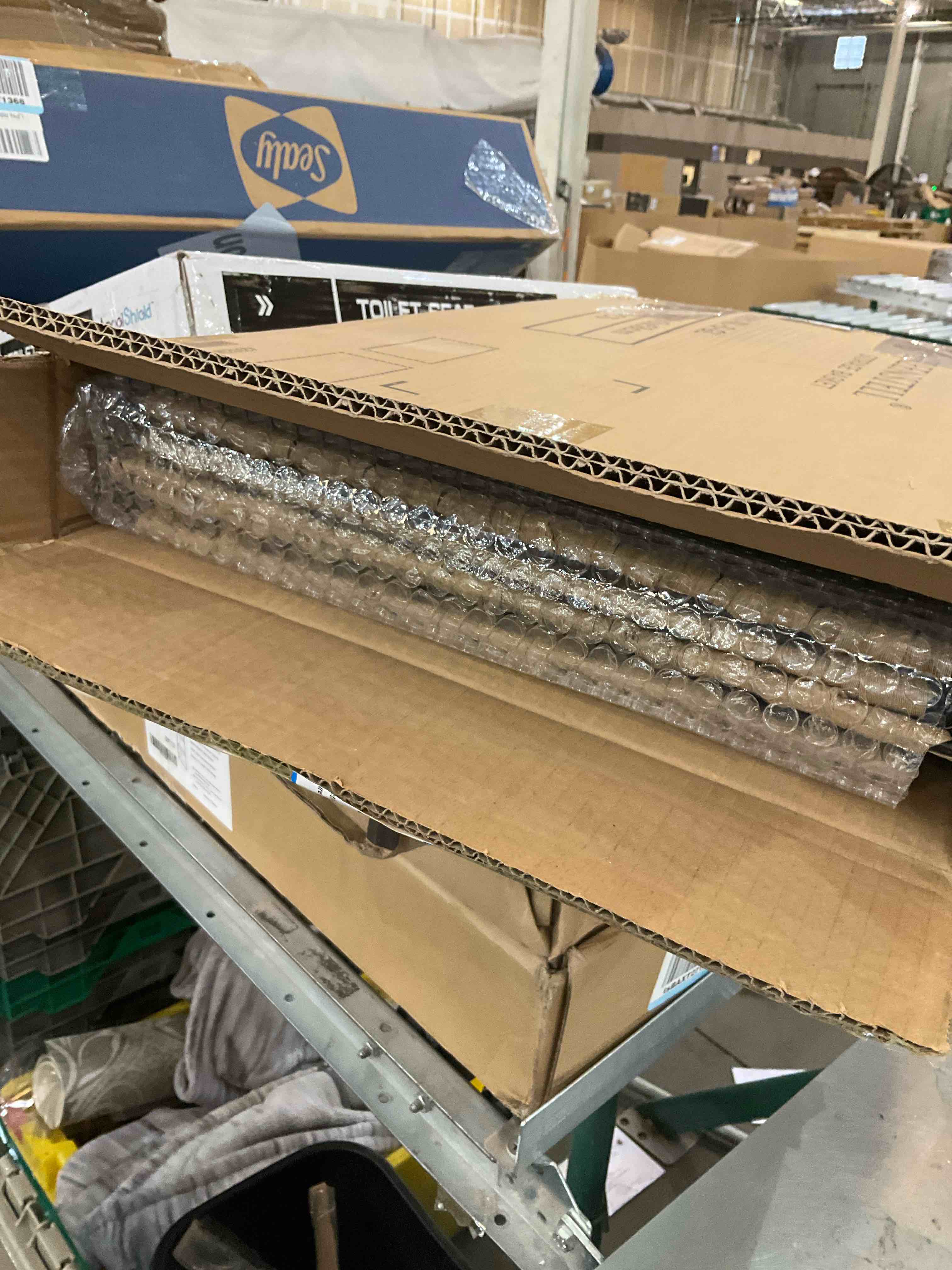 https://s3.amazonaws.com/lotting-images-prod/BargainHunt/EXS01216190_1710782003589.jpeg
