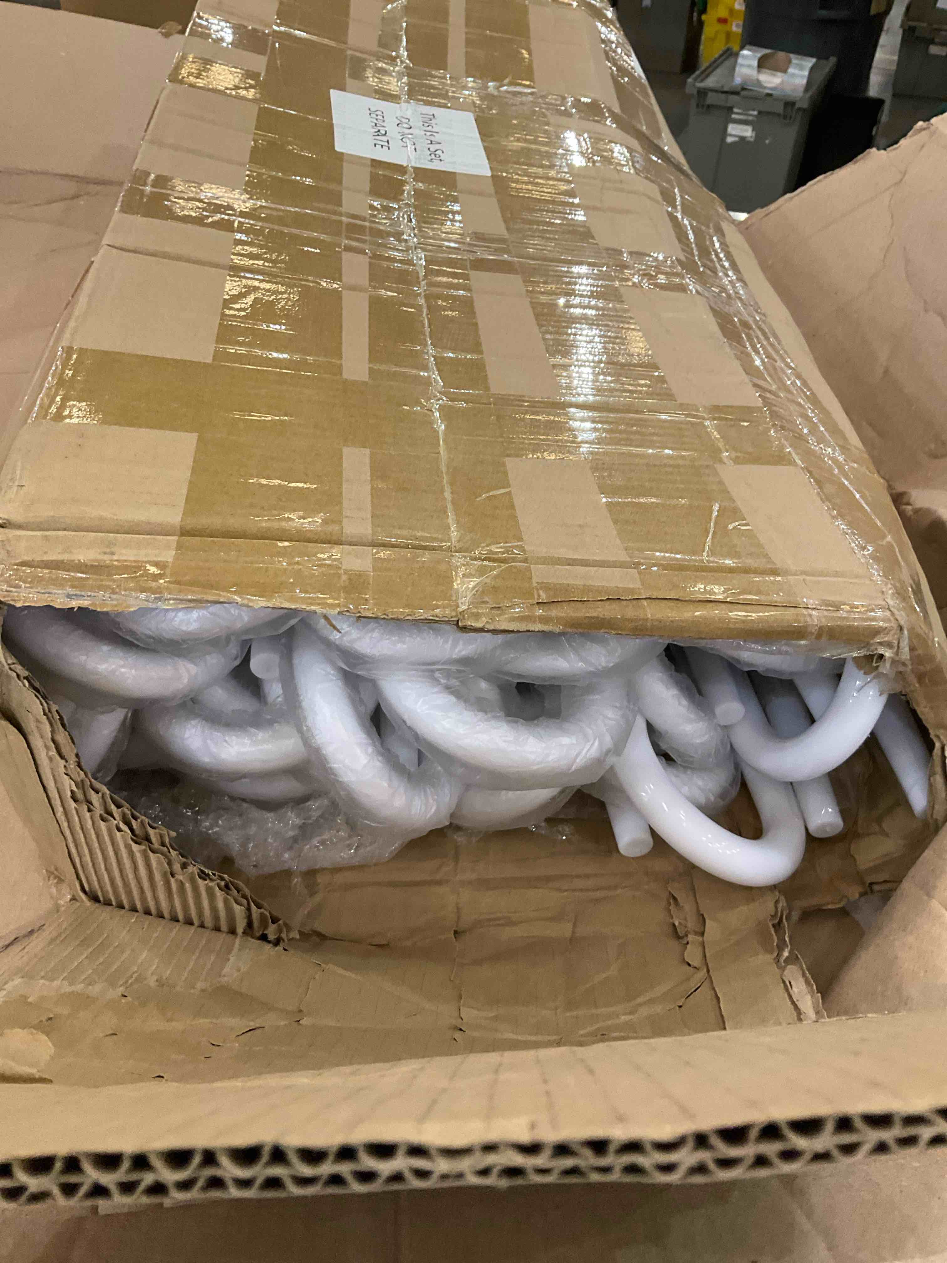 https://s3.amazonaws.com/lotting-images-prod/BargainHunt/EXS01216206_1710787234124.jpeg