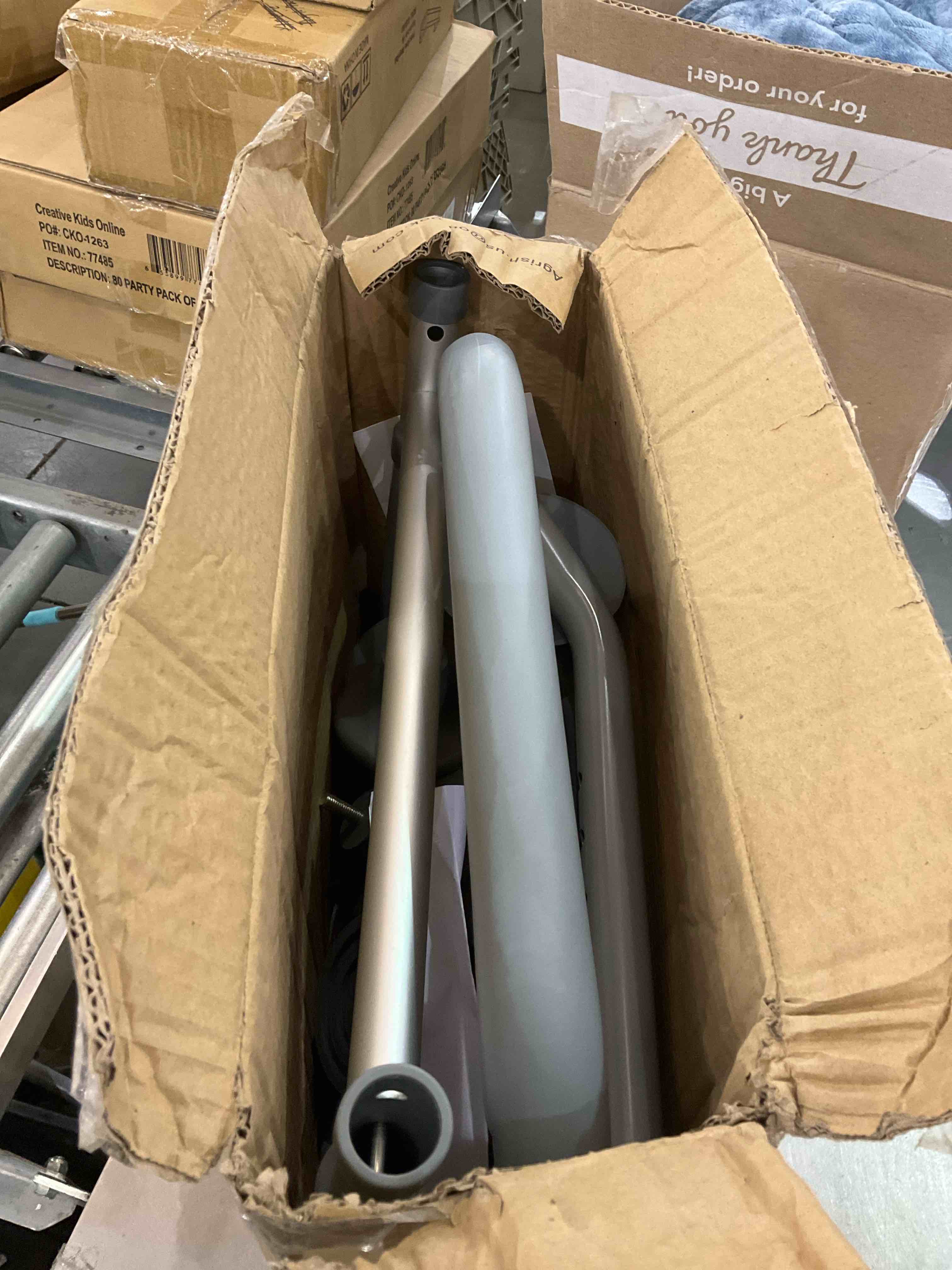 https://s3.amazonaws.com/lotting-images-prod/BargainHunt/EXS01216255_1710856753425.jpeg