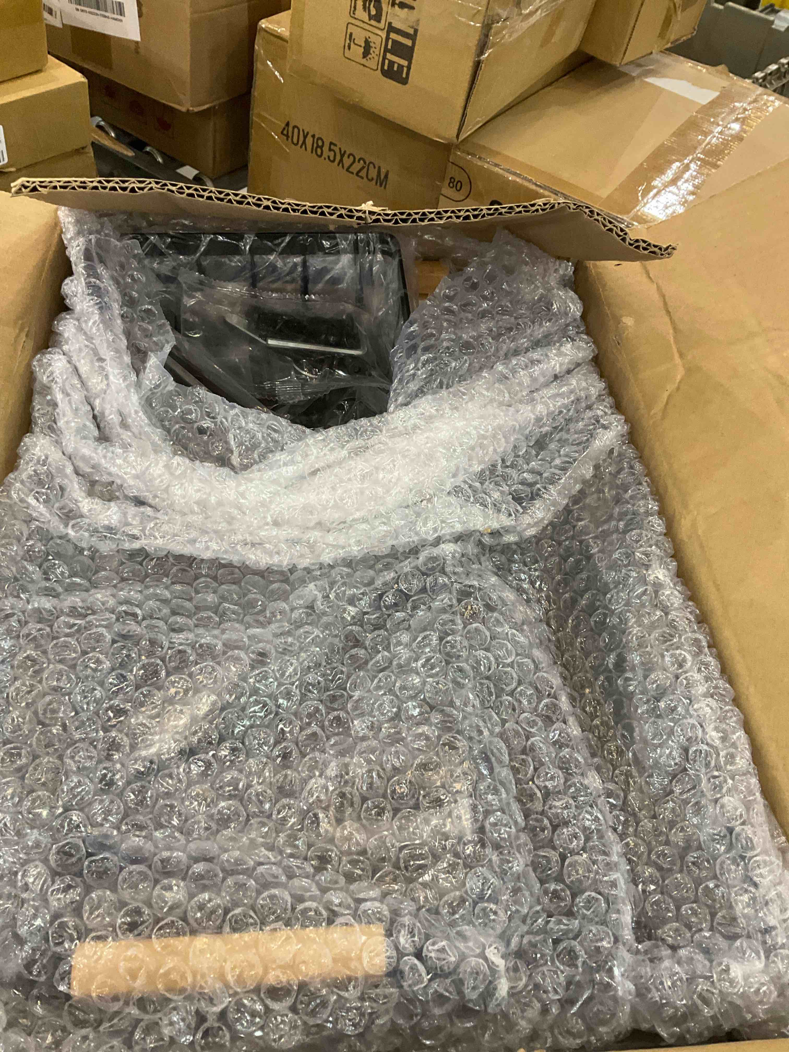 https://s3.amazonaws.com/lotting-images-prod/BargainHunt/EXS01216297_1710862862434.jpeg
