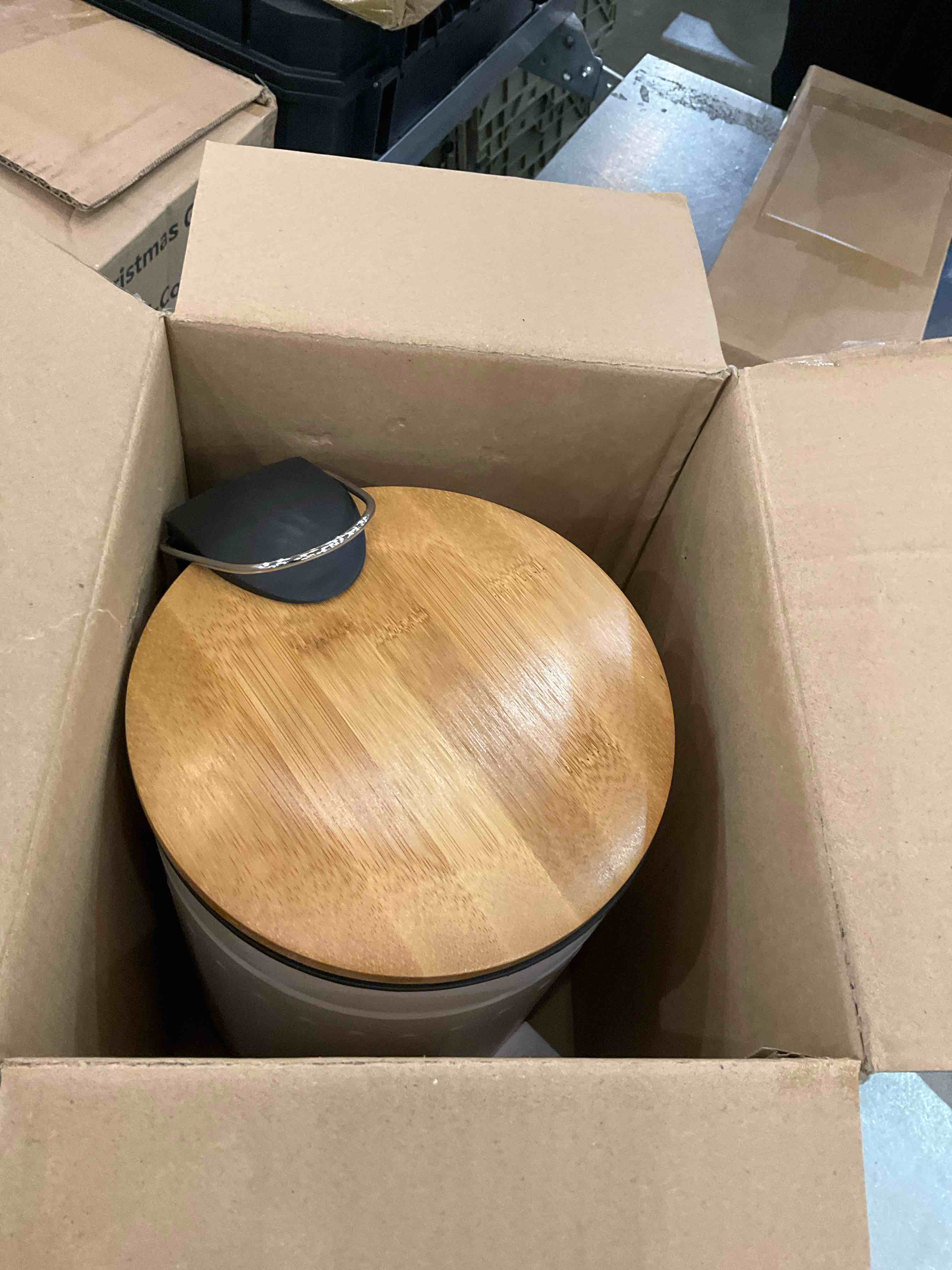 https://s3.amazonaws.com/lotting-images-prod/BargainHunt/EXS01216319_1710867864935.jpeg