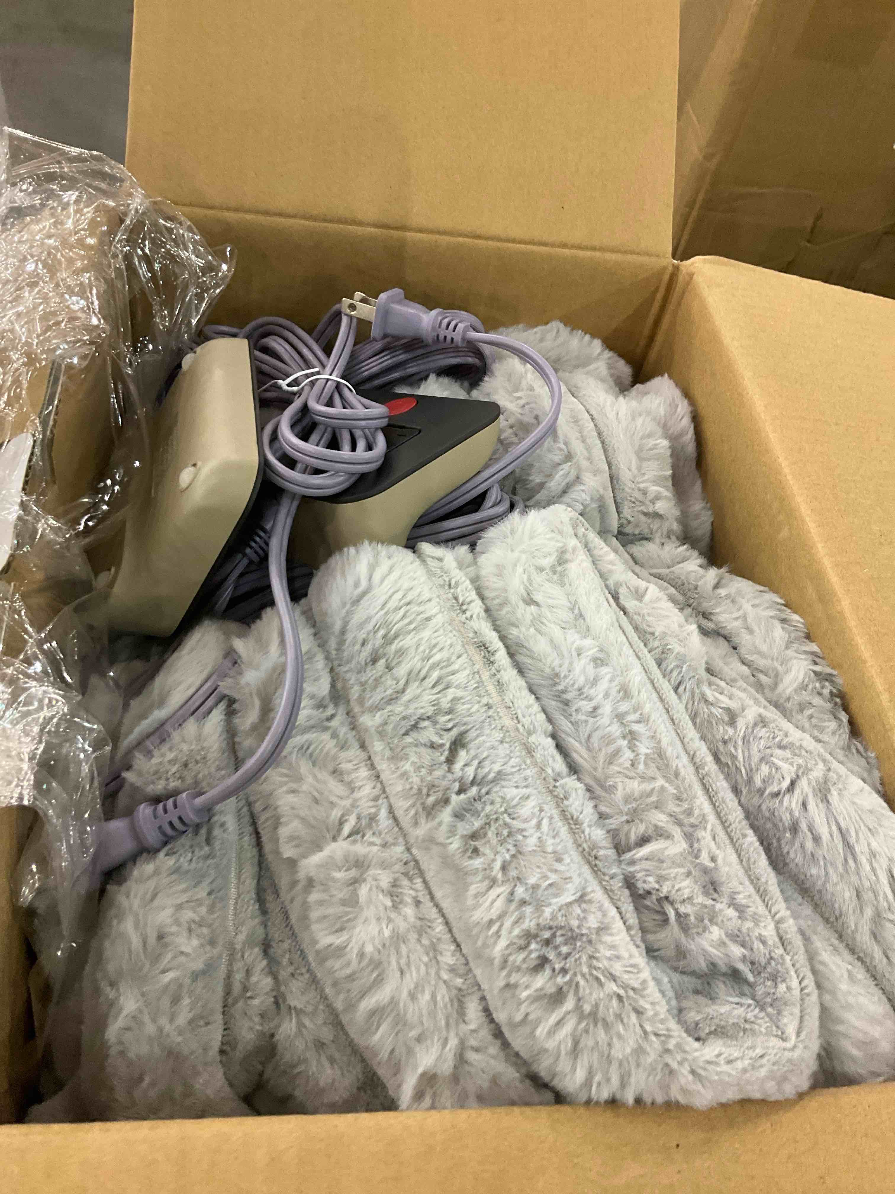 https://s3.amazonaws.com/lotting-images-prod/BargainHunt/EXS01216381_1710936499800.jpeg