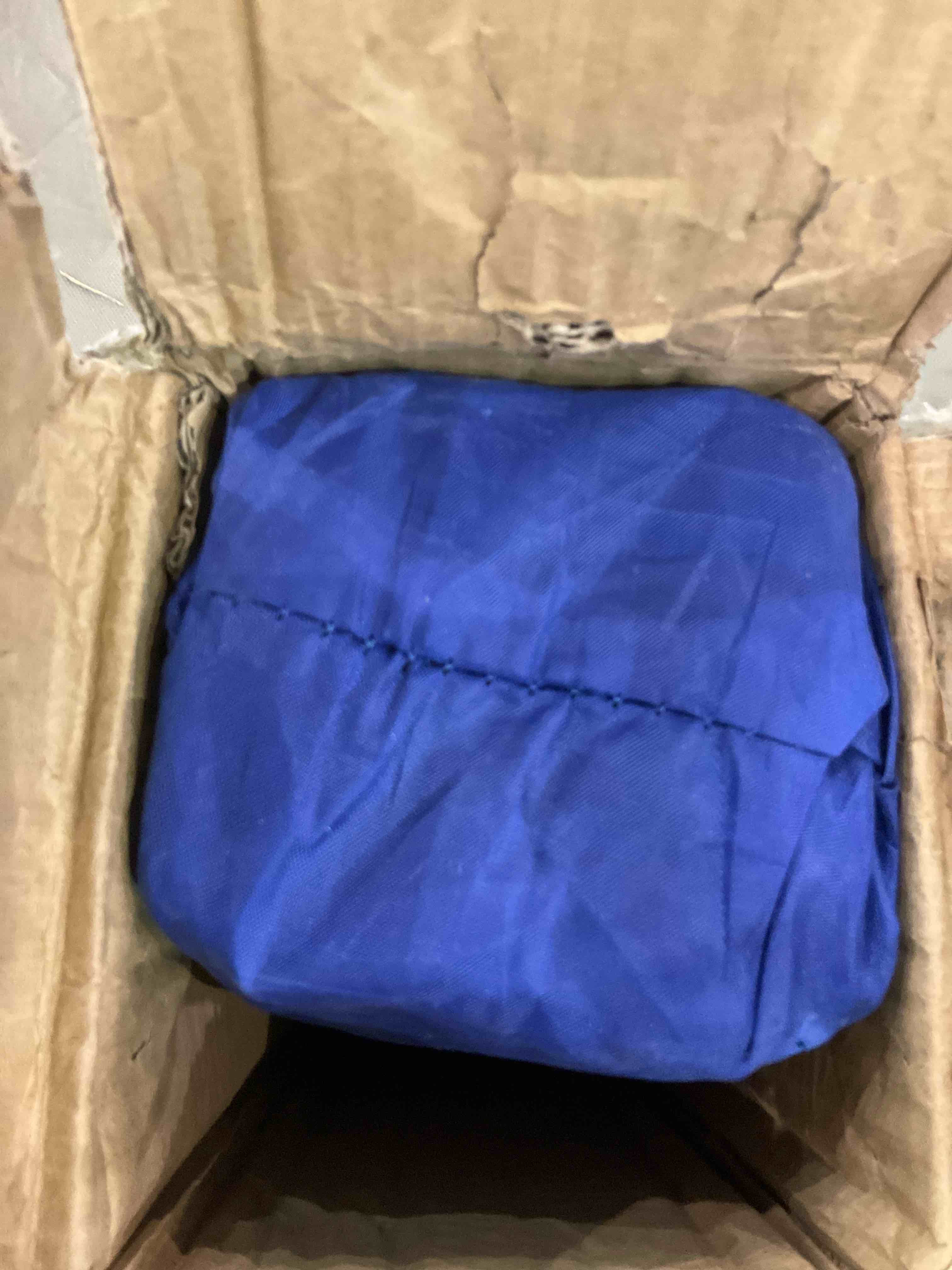 https://s3.amazonaws.com/lotting-images-prod/BargainHunt/EXS01216395_1710939179166.jpeg
