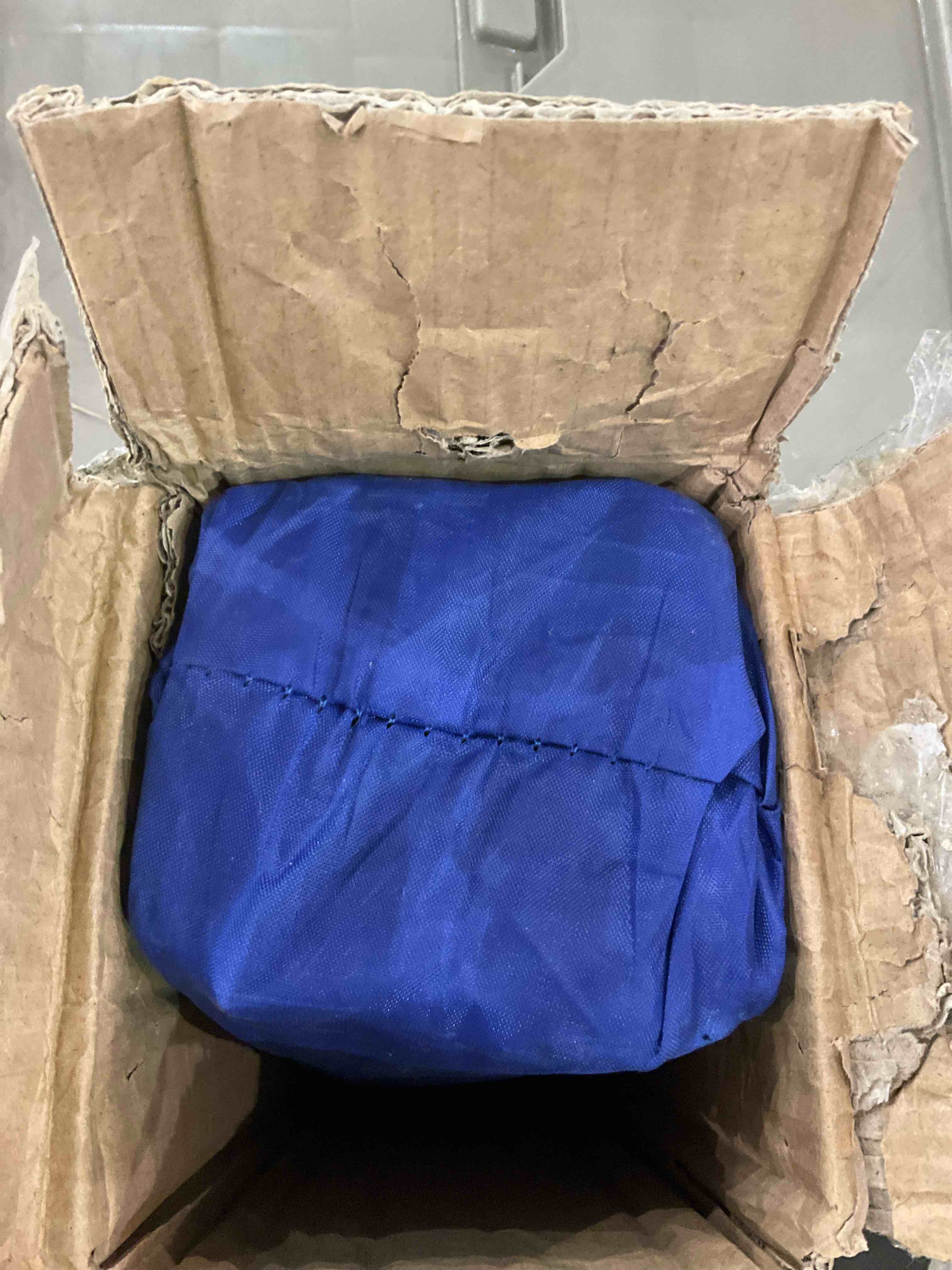 https://s3.amazonaws.com/lotting-images-prod/BargainHunt/EXS01216395_1710939181340.jpeg