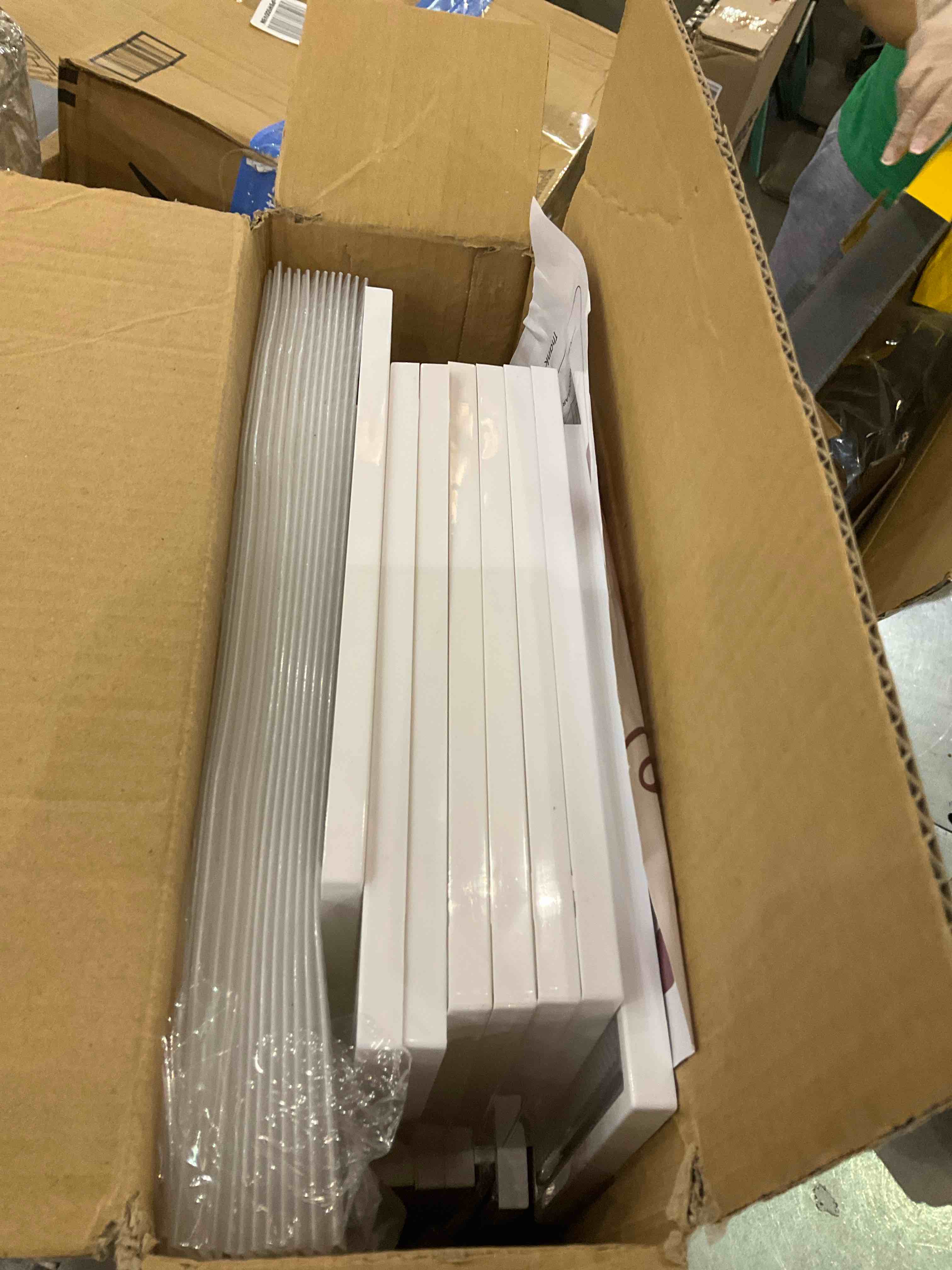 https://s3.amazonaws.com/lotting-images-prod/BargainHunt/EXS01216397_1710941077147.jpeg