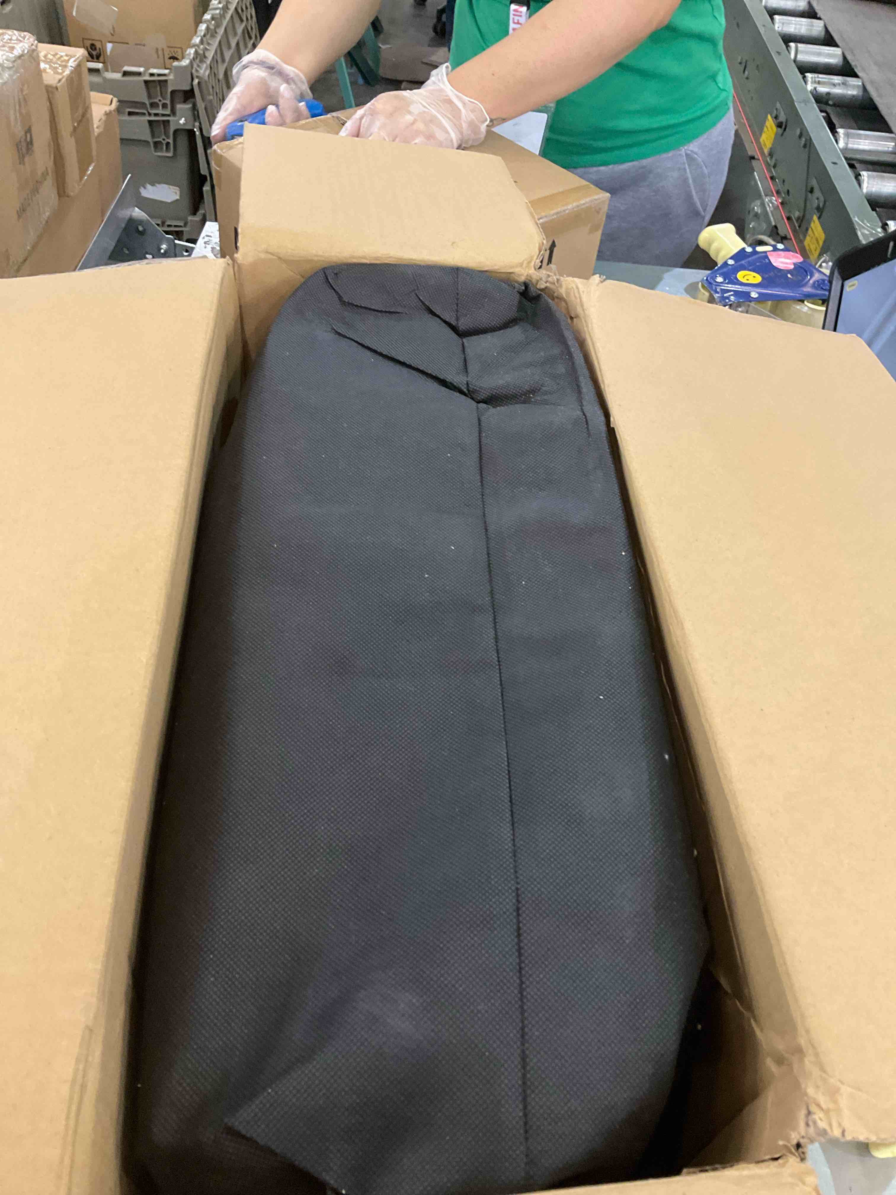 https://s3.amazonaws.com/lotting-images-prod/BargainHunt/EXS01216444_1710948513208.jpeg