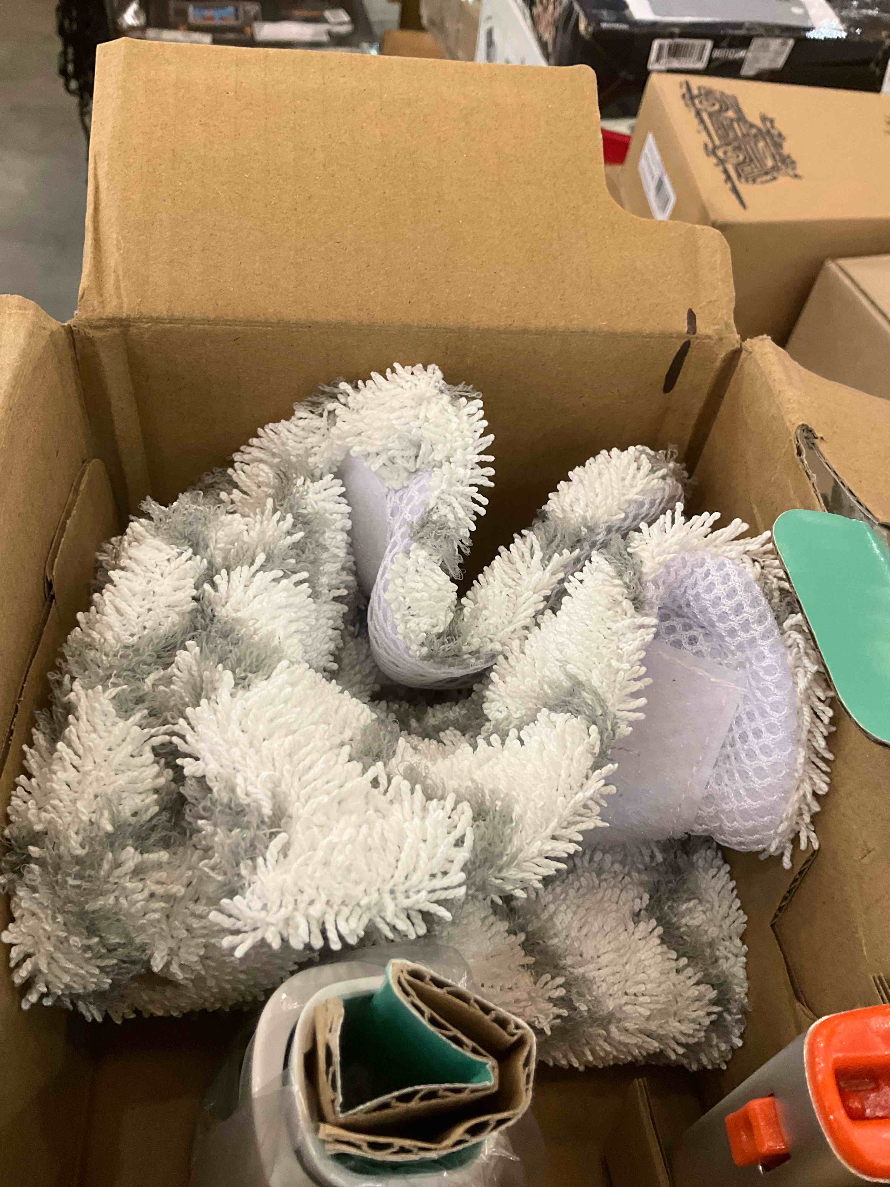 https://s3.amazonaws.com/lotting-images-prod/BargainHunt/EXS01216496_1710960145753.jpeg