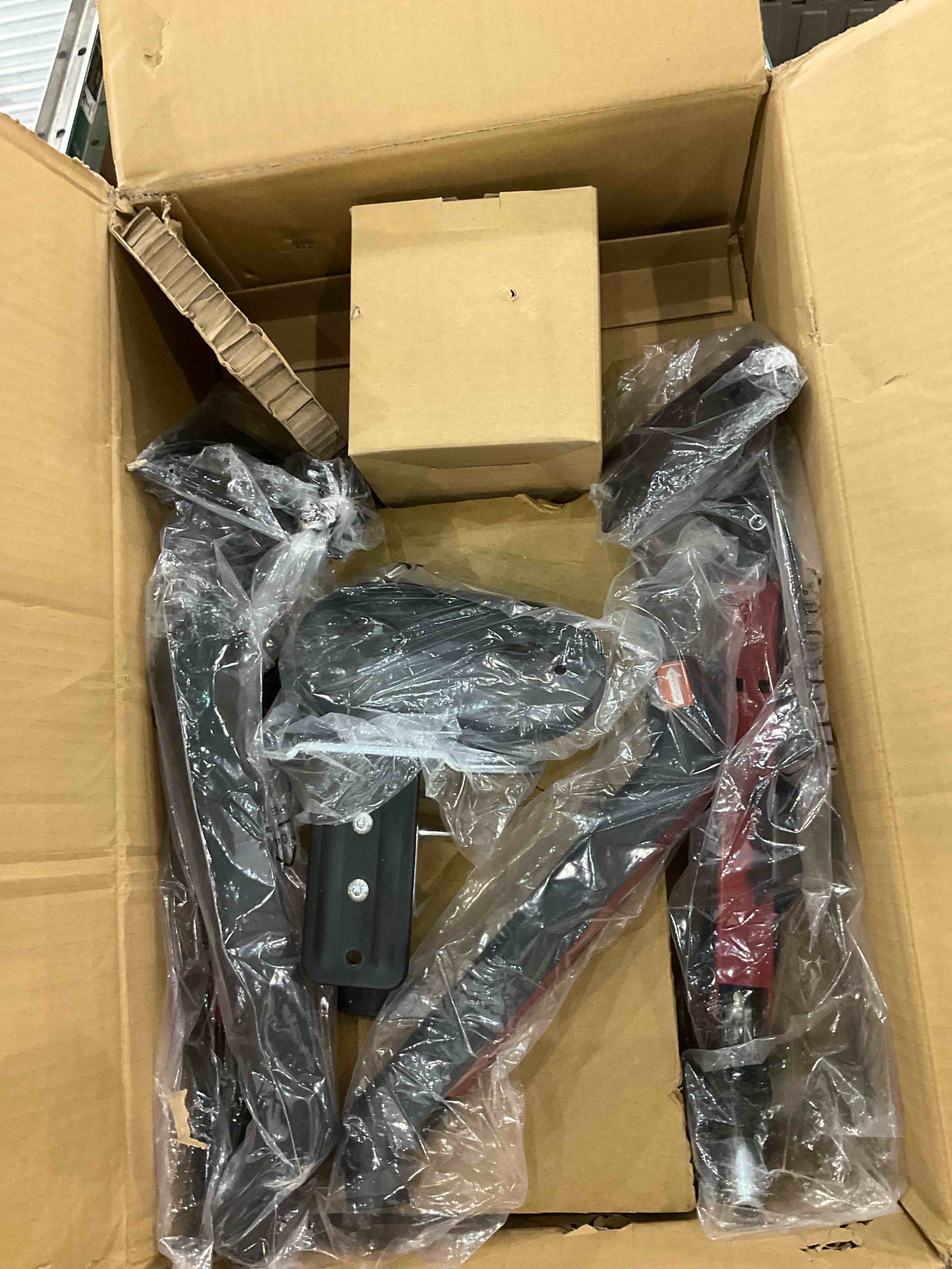 https://s3.amazonaws.com/lotting-images-prod/BargainHunt/EXS01217298_1713784600693.jpeg