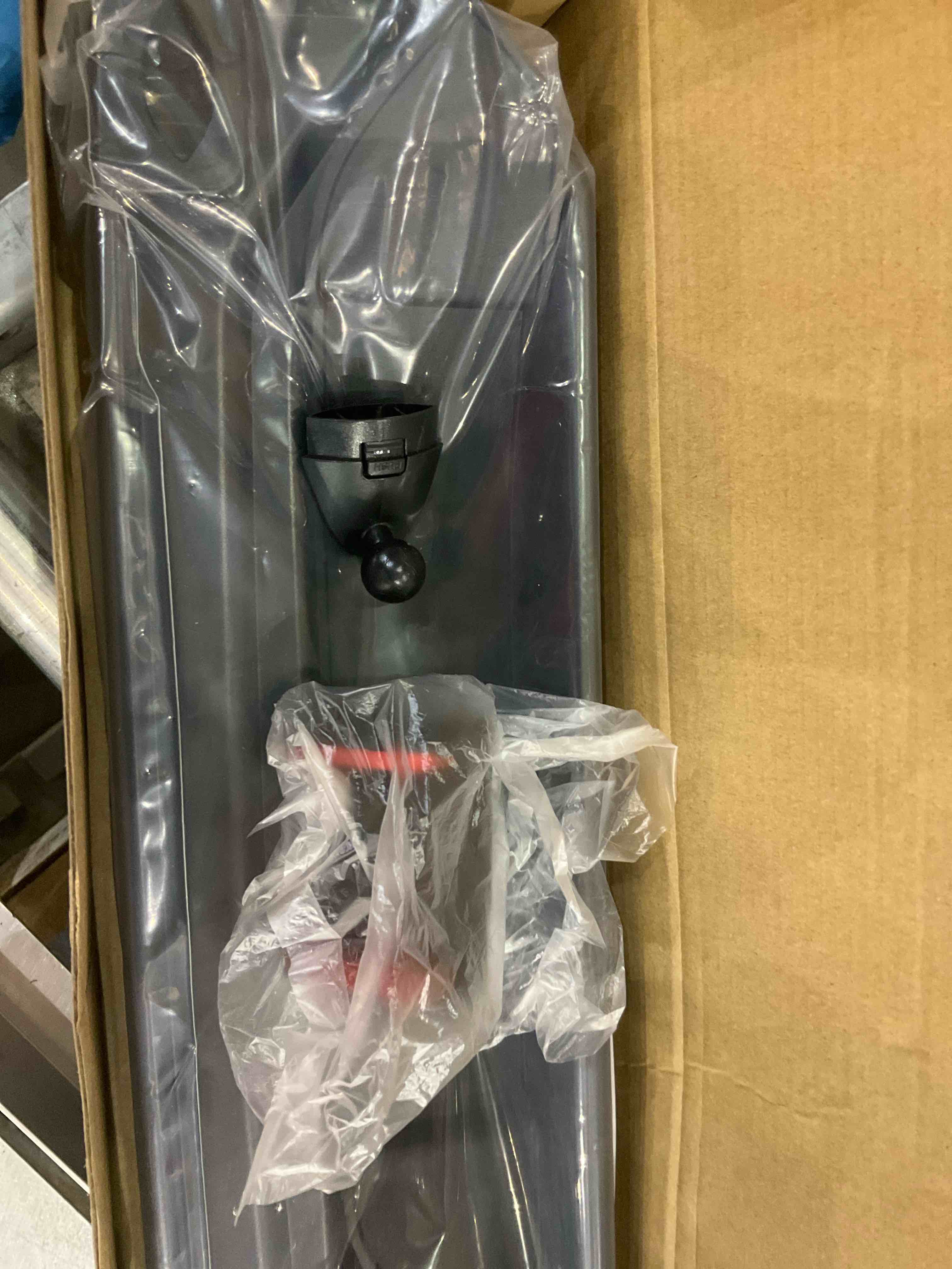 https://s3.amazonaws.com/lotting-images-prod/BargainHunt/EXS01217501_1717674822809.jpeg