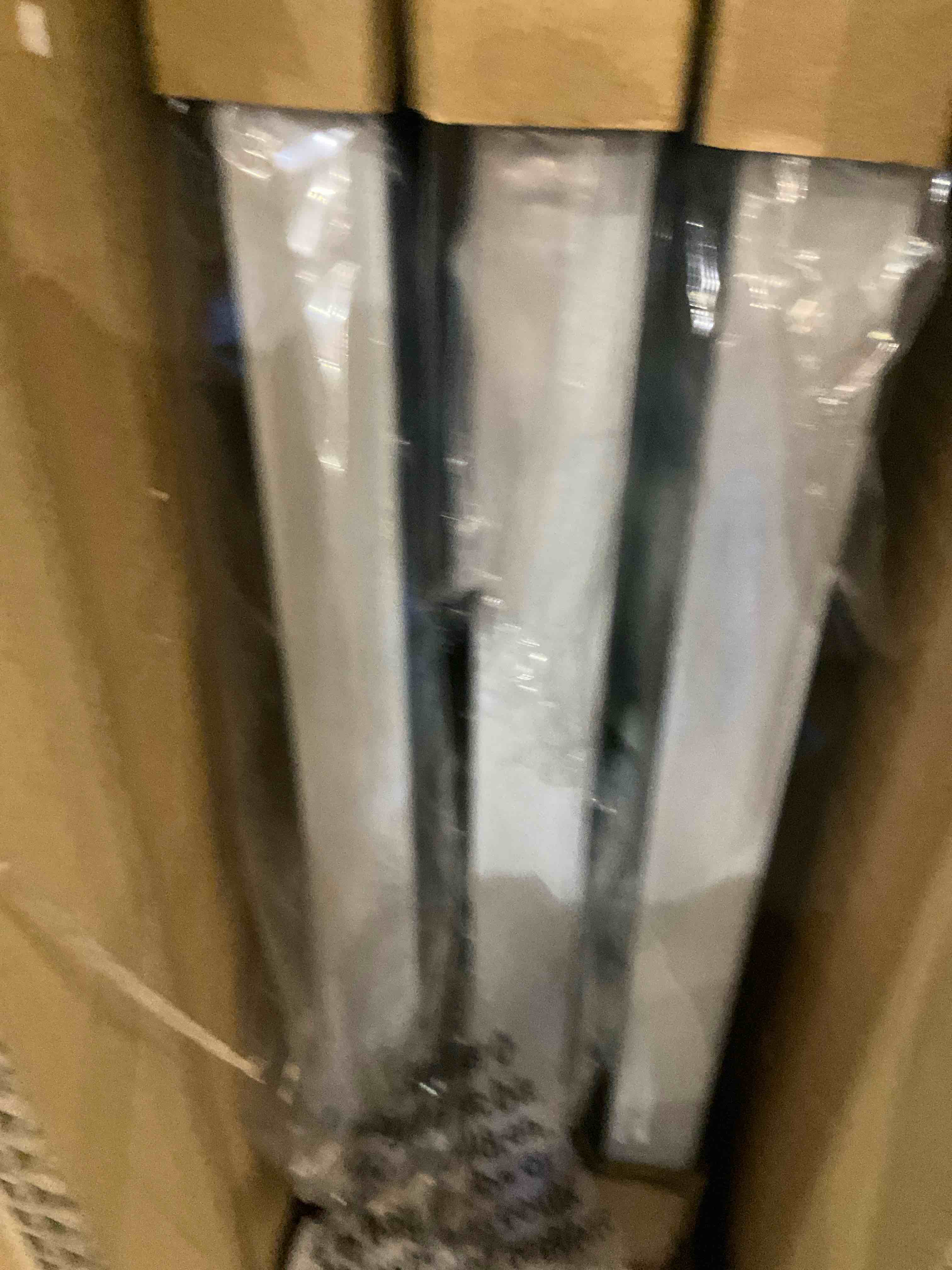 https://s3.amazonaws.com/lotting-images-prod/BargainHunt/EXS01217767_1718199190863.jpeg