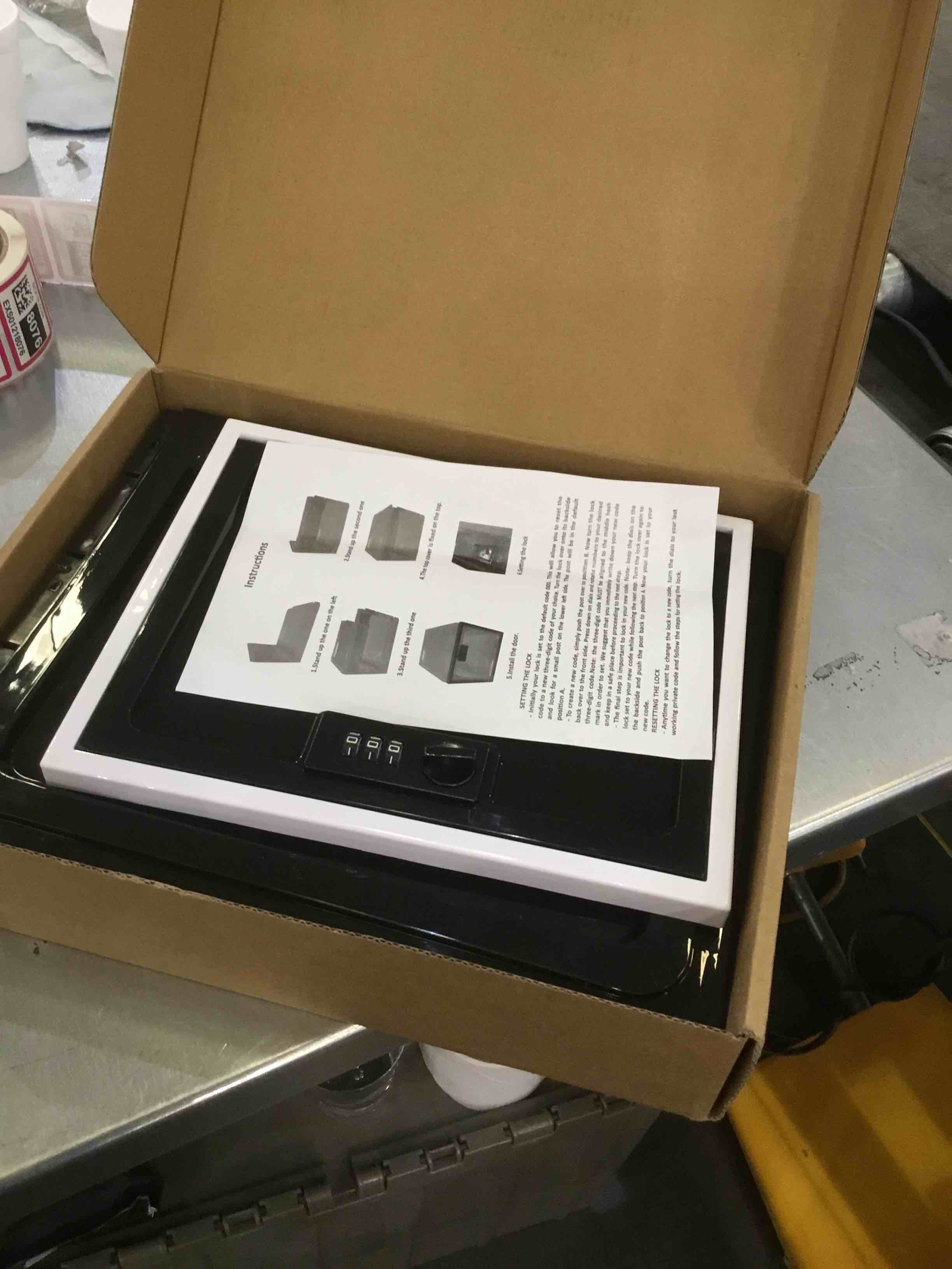 https://s3.amazonaws.com/lotting-images-prod/BargainHunt/EXS01218065_1711639376539.jpeg