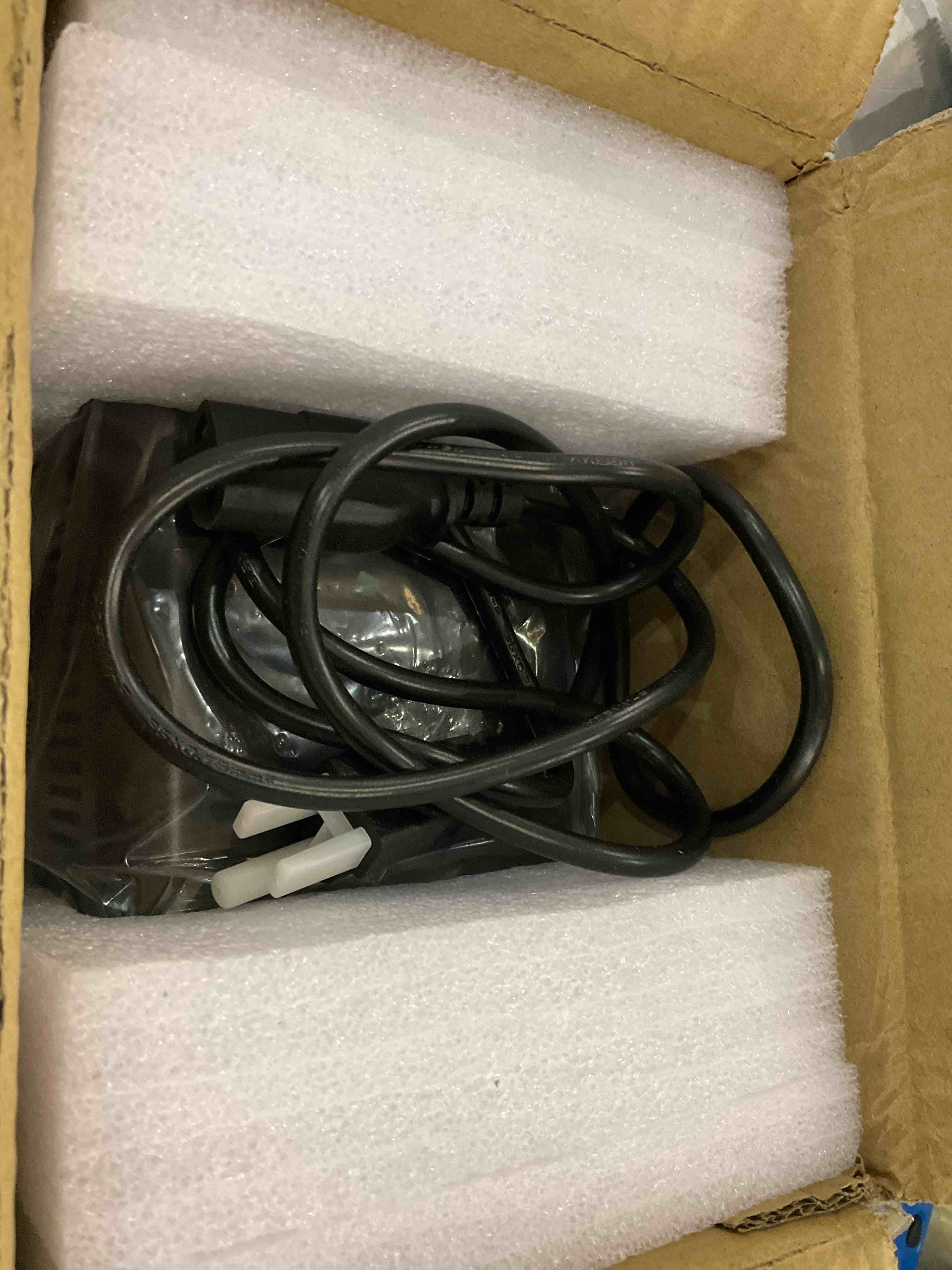 https://s3.amazonaws.com/lotting-images-prod/BargainHunt/EXS01218164_1713530351885.jpeg