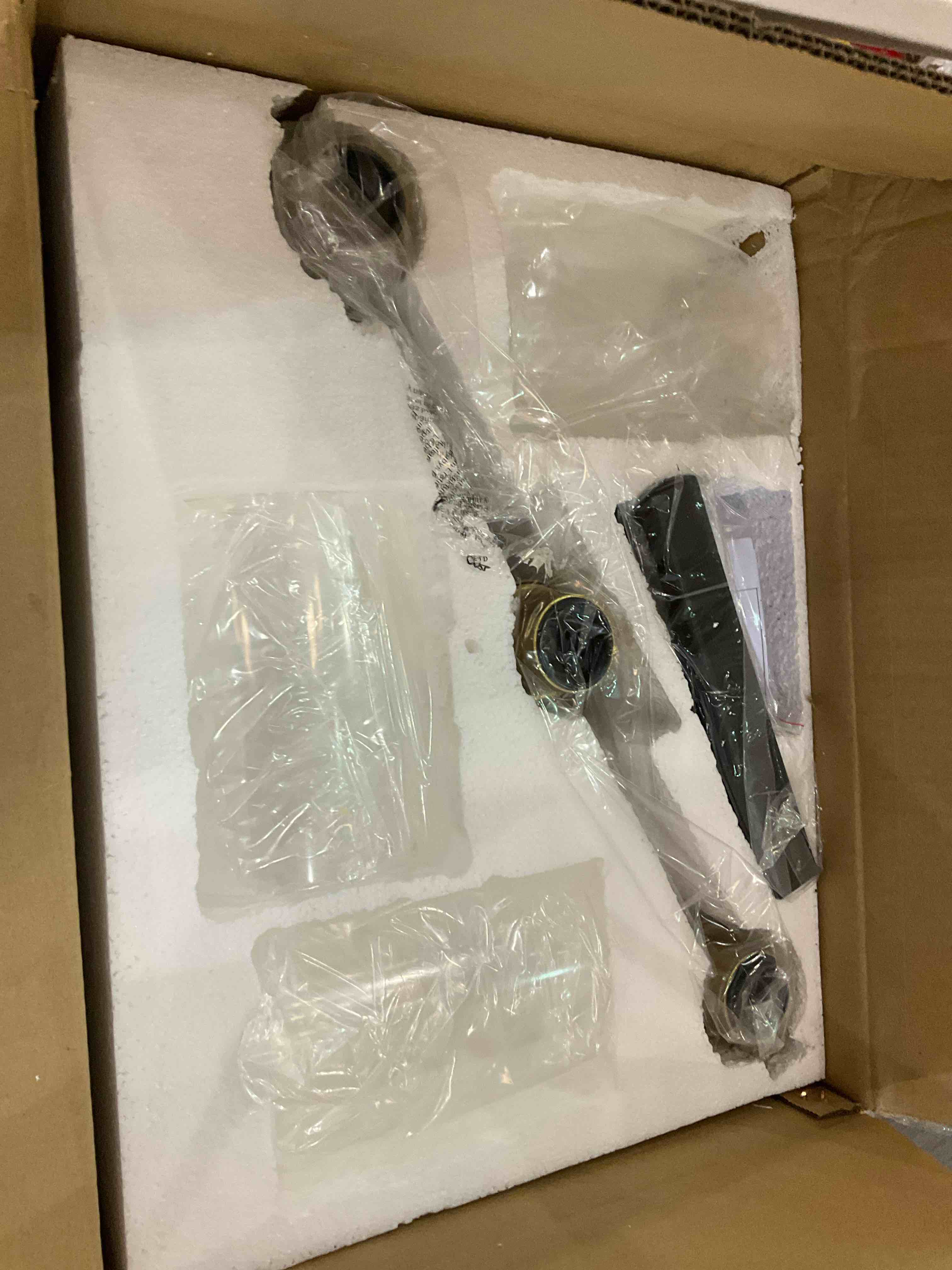 https://s3.amazonaws.com/lotting-images-prod/BargainHunt/EXS01218574_1711477636226.jpeg