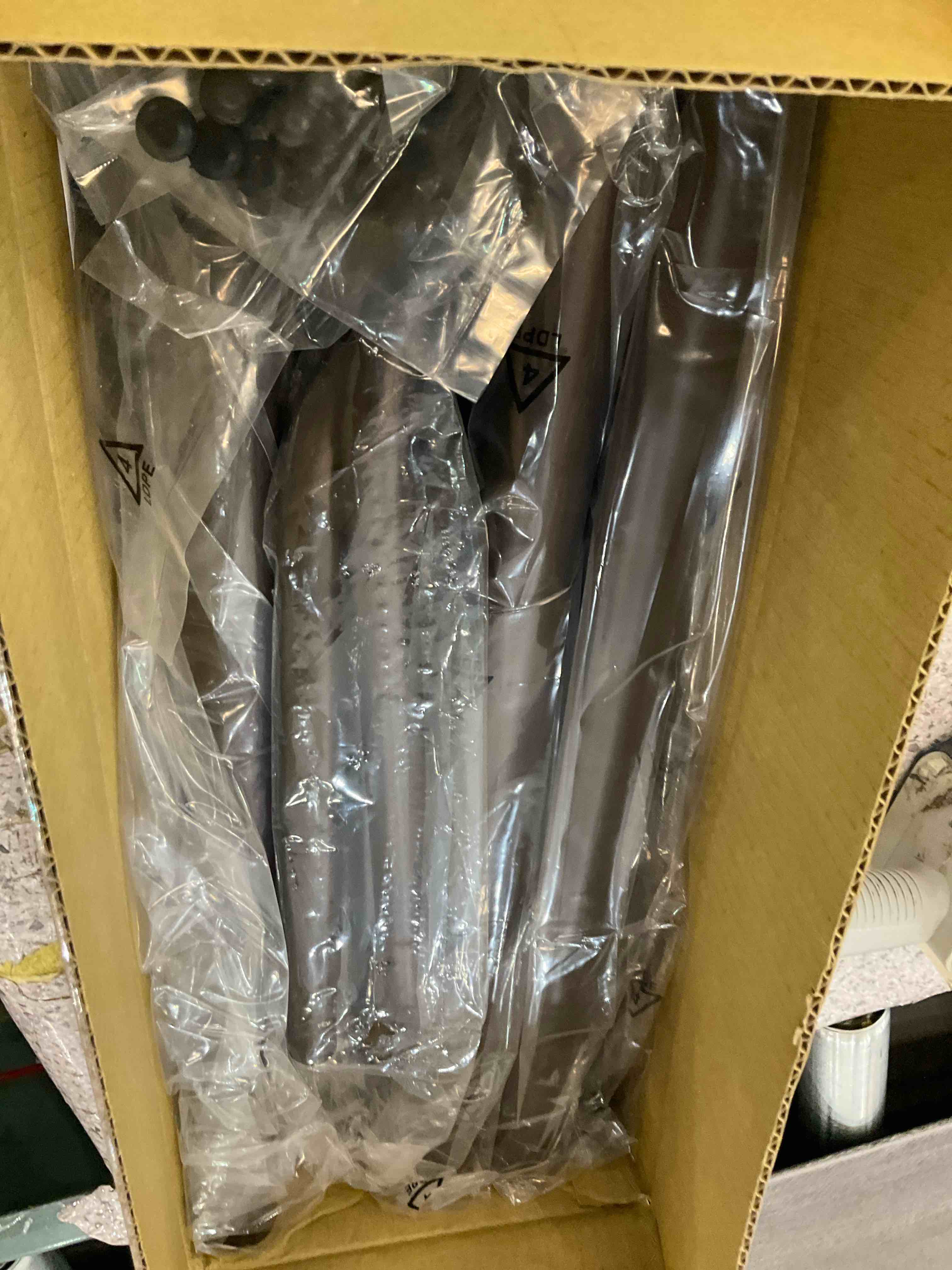 https://s3.amazonaws.com/lotting-images-prod/BargainHunt/EXS01218576_1711478072886.jpeg