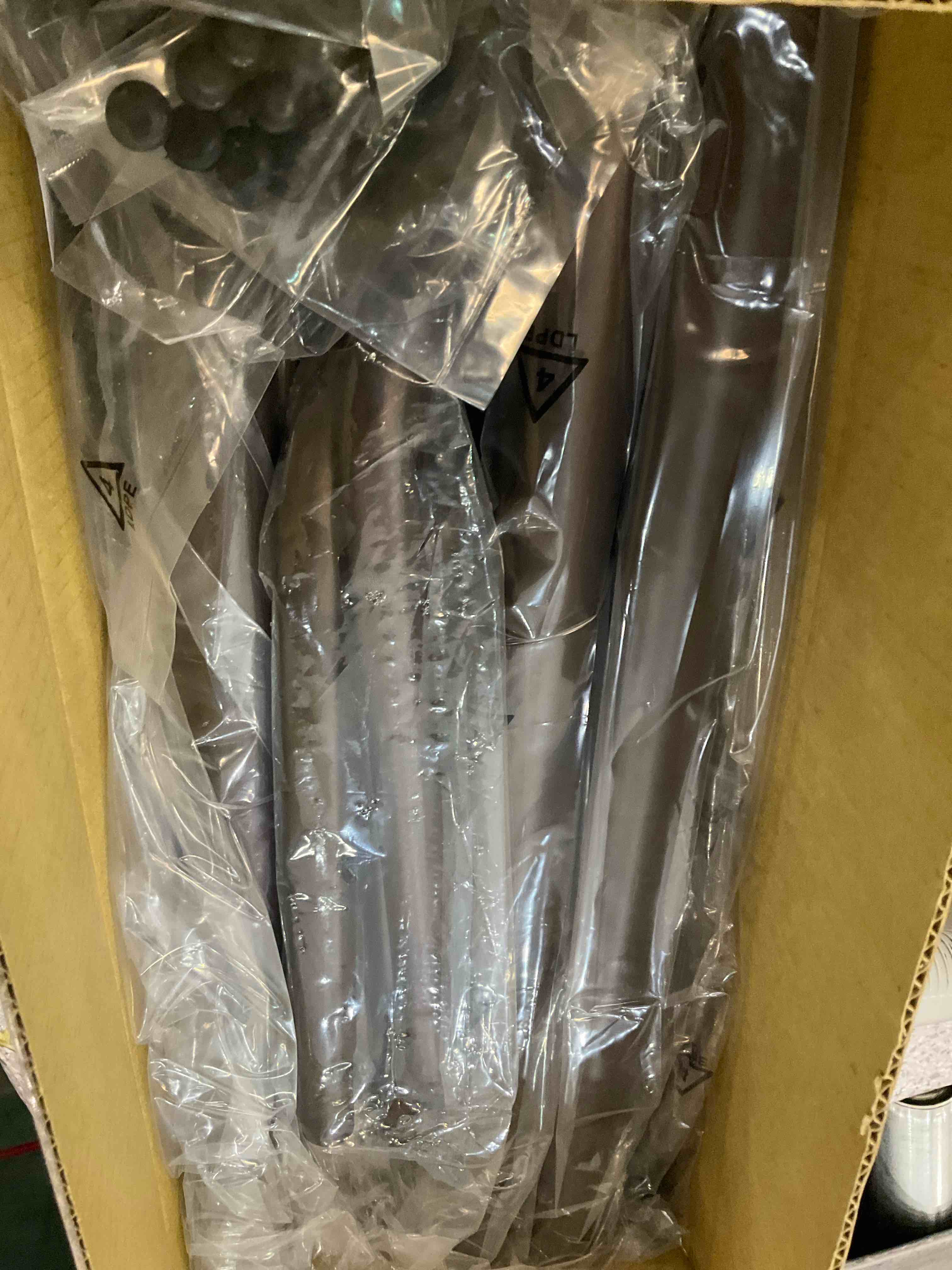 https://s3.amazonaws.com/lotting-images-prod/BargainHunt/EXS01218576_1711478073953.jpeg
