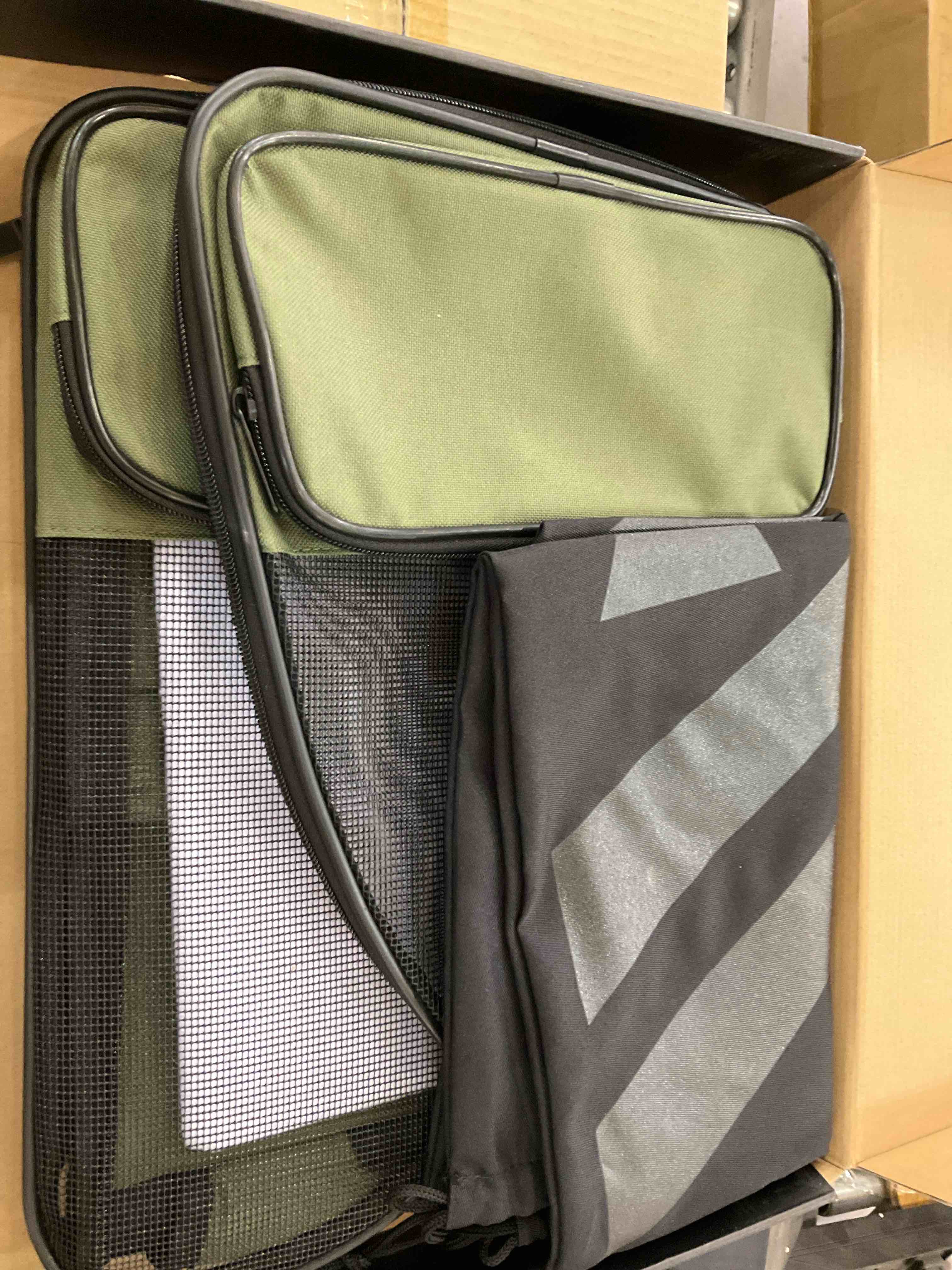 https://s3.amazonaws.com/lotting-images-prod/BargainHunt/EXS01218844_1711722652100.jpeg